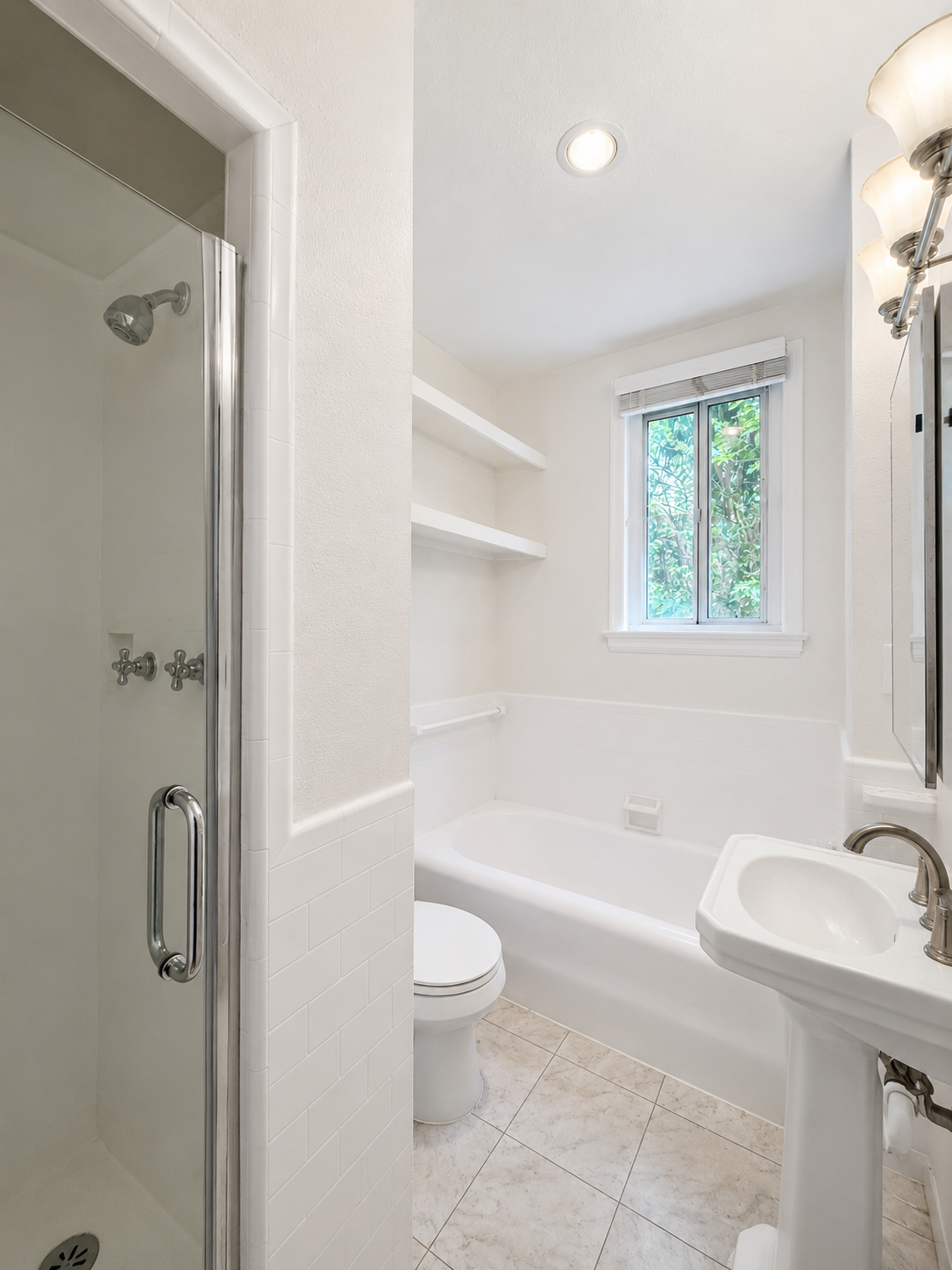 2 bedroom apartment, pet friendly in 6200 Franklin Ave, Unit 101 Los Angeles, CA 90028 — photo 7