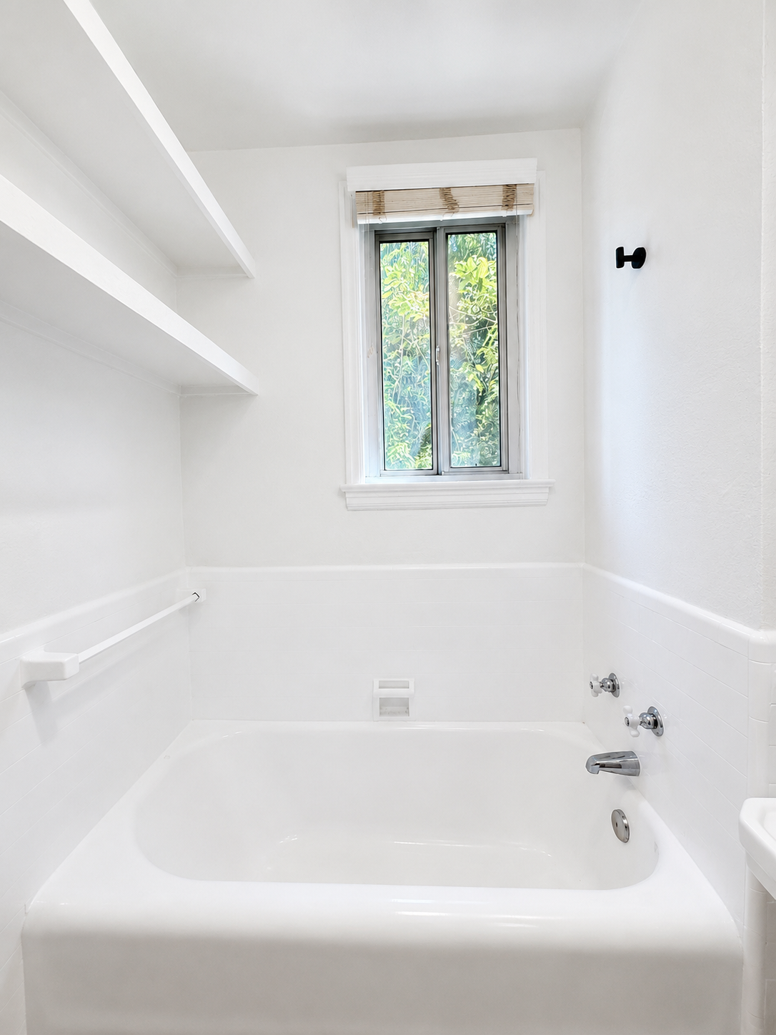 2 bedroom apartment, pet friendly in 6200 Franklin Ave, Unit 101 Los Angeles, CA 90028 — photo 8