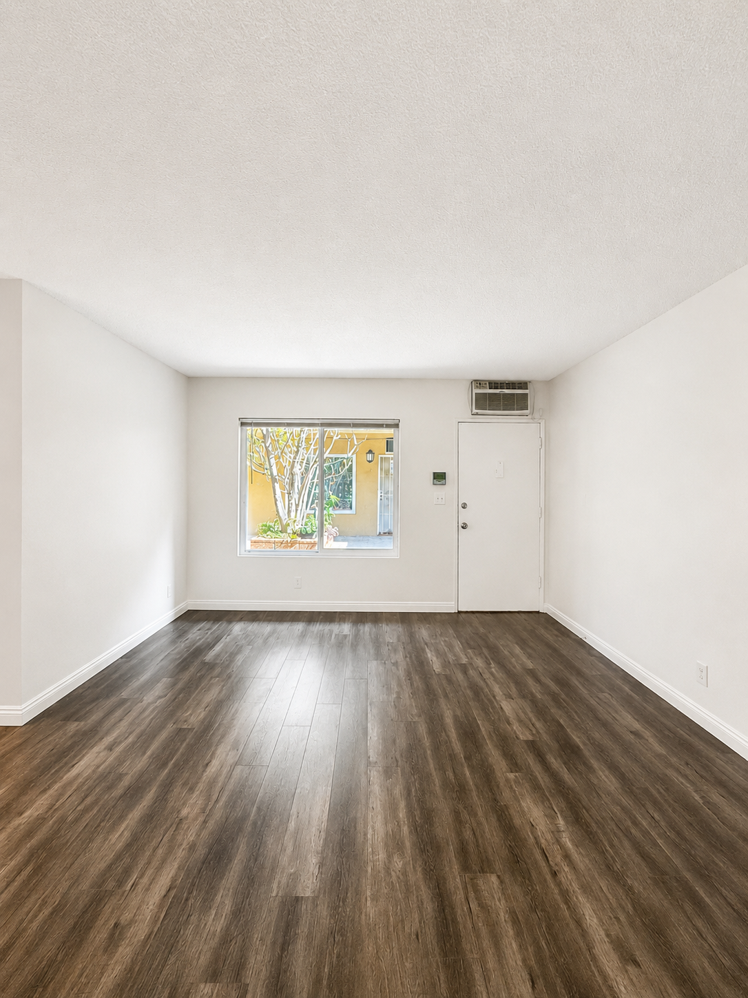 1 bedroom apartment with pool and balcony, pet friendly in 1300 Laurel Ave, Unit 11 West Hollywood, CA 90046 β photo 2