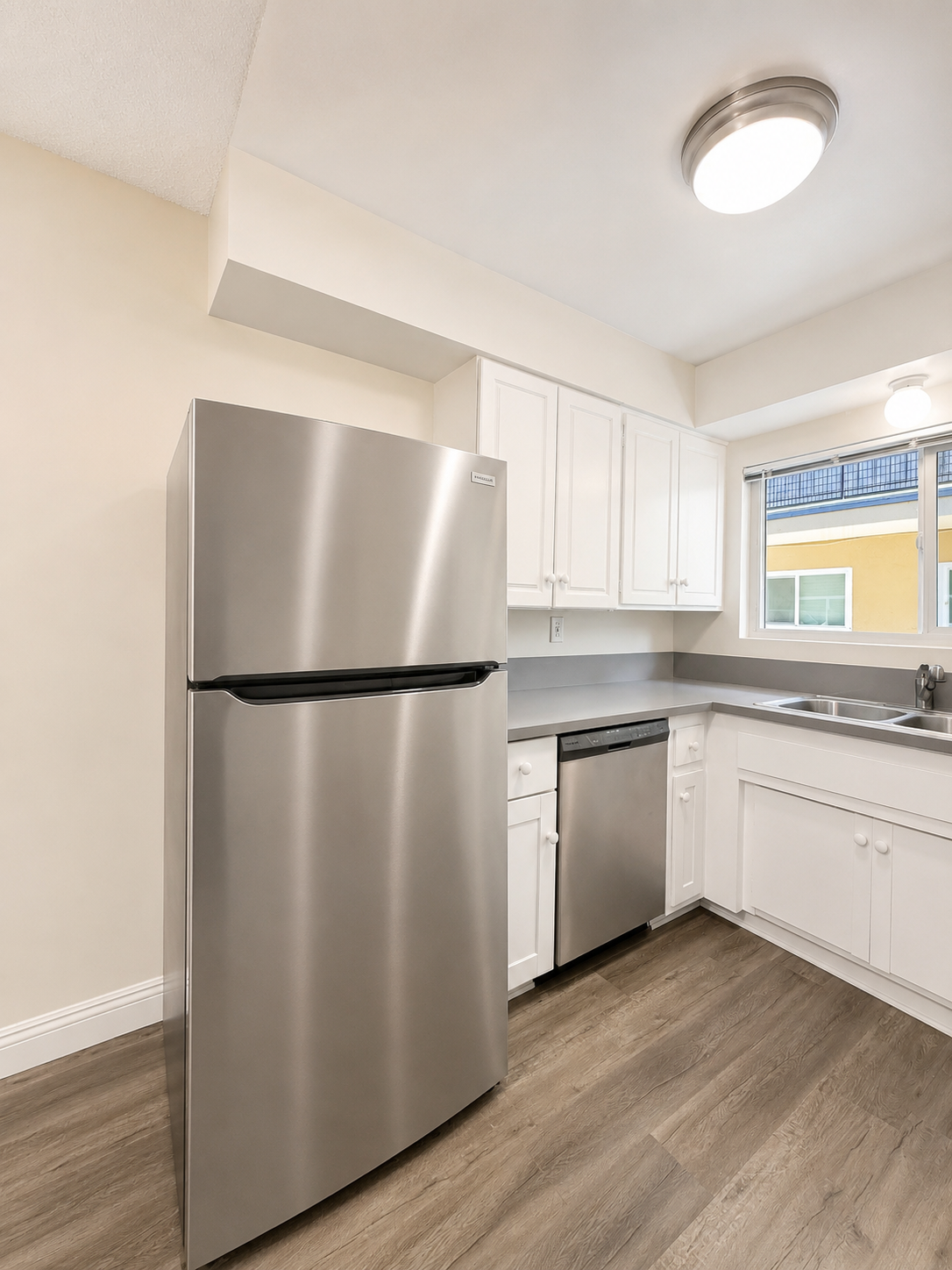 1 bedroom apartment with pool and balcony, pet friendly in 1300 Laurel Ave, Unit 11 West Hollywood, CA 90046 β photo 4