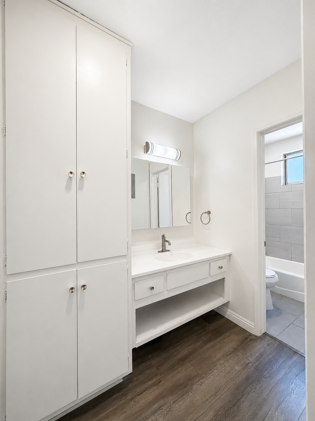 1 bedroom apartment with pool and balcony, pet friendly in 1300 Laurel Ave, Unit 11 West Hollywood, CA 90046 β photo 7