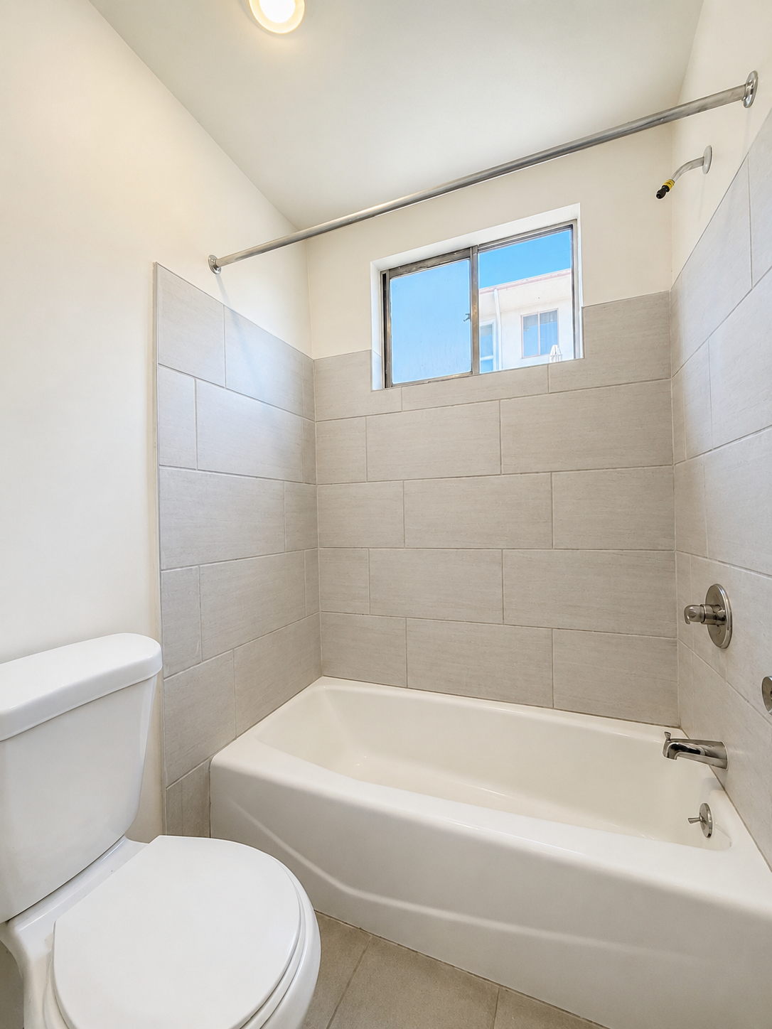 1 bedroom apartment with pool and balcony, pet friendly in 1300 Laurel Ave, Unit 11 West Hollywood, CA 90046 β photo 8