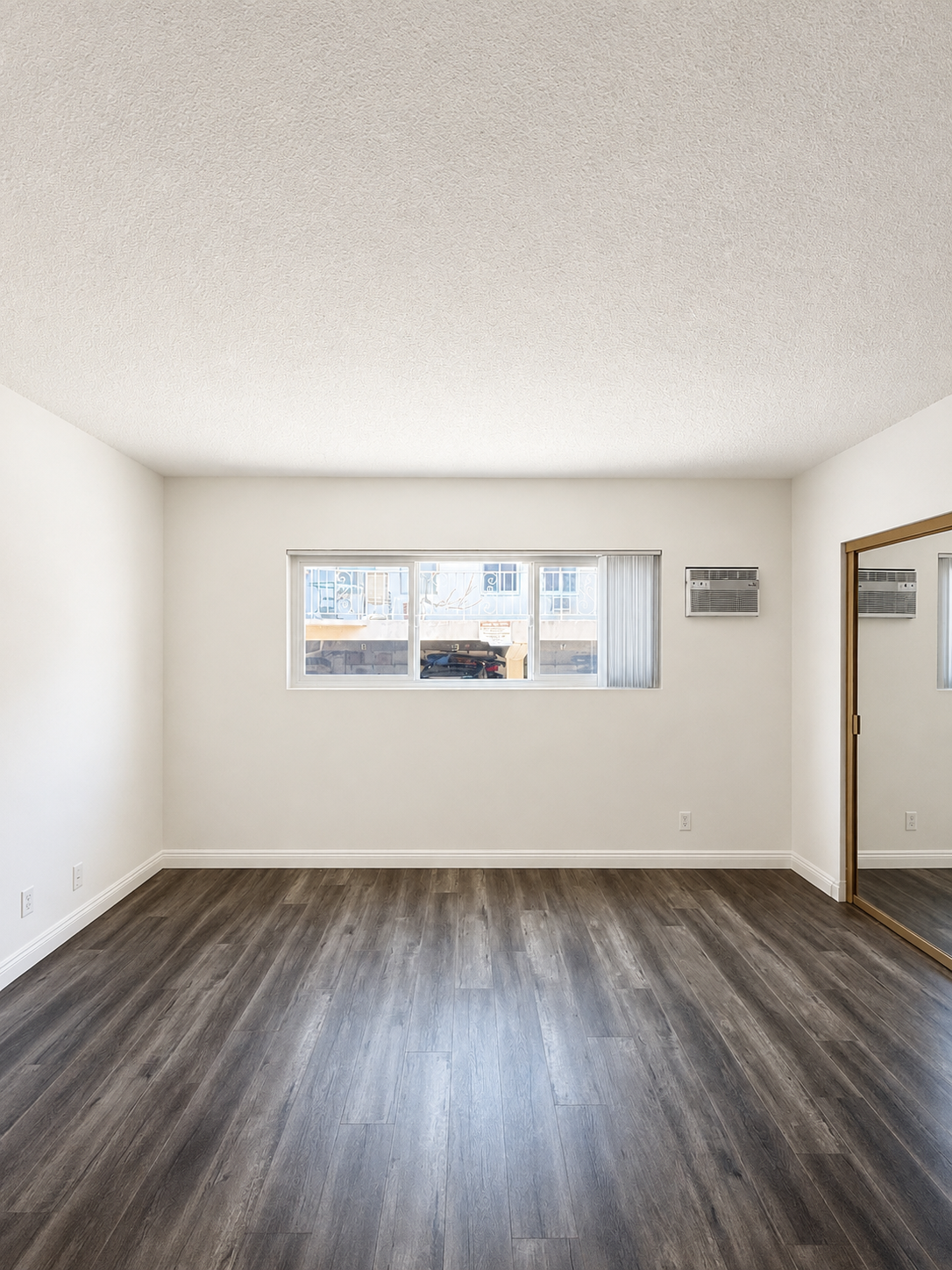 1 bedroom apartment with pool and balcony, pet friendly in 1300 Laurel Ave, Unit 11 West Hollywood, CA 90046 β photo 10