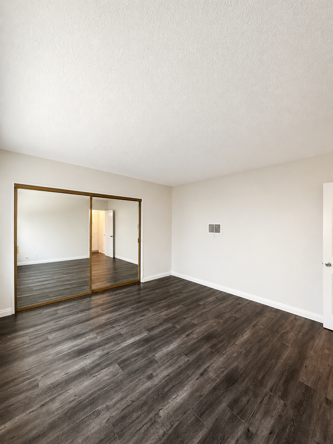 1 bedroom apartment with pool and balcony, pet friendly in 1300 Laurel Ave, Unit 11 West Hollywood, CA 90046 β photo 11