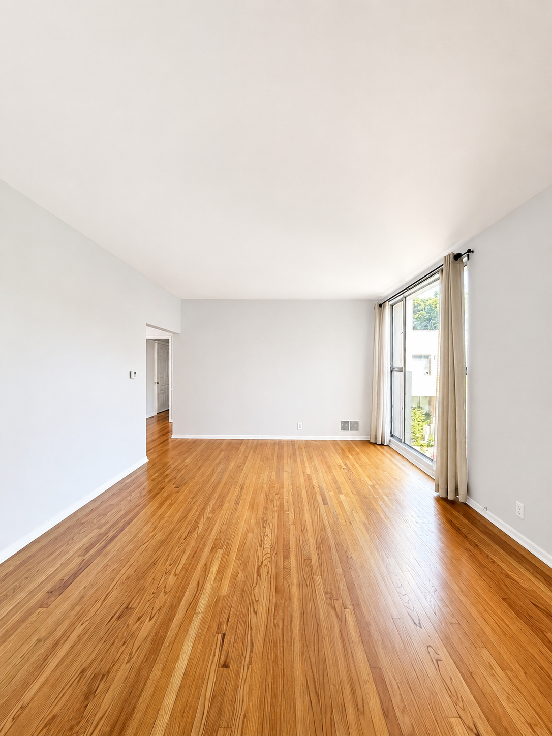 2 bedroom apartment with balcony and pool, pet friendly in 1530 Laurel Ave, Unit 9 Los Angeles, CA 90046 — photo 10