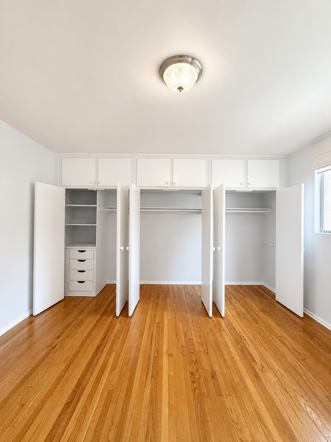2 bedroom apartment with balcony and pool, pet friendly in 1530 Laurel Ave, Unit 9 Los Angeles, CA 90046 — photo 13