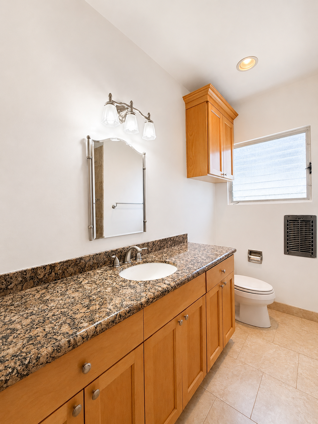 2 bedroom apartment with balcony and pool, pet friendly in 1530 Laurel Ave, Unit 9 Los Angeles, CA 90046 — photo 7