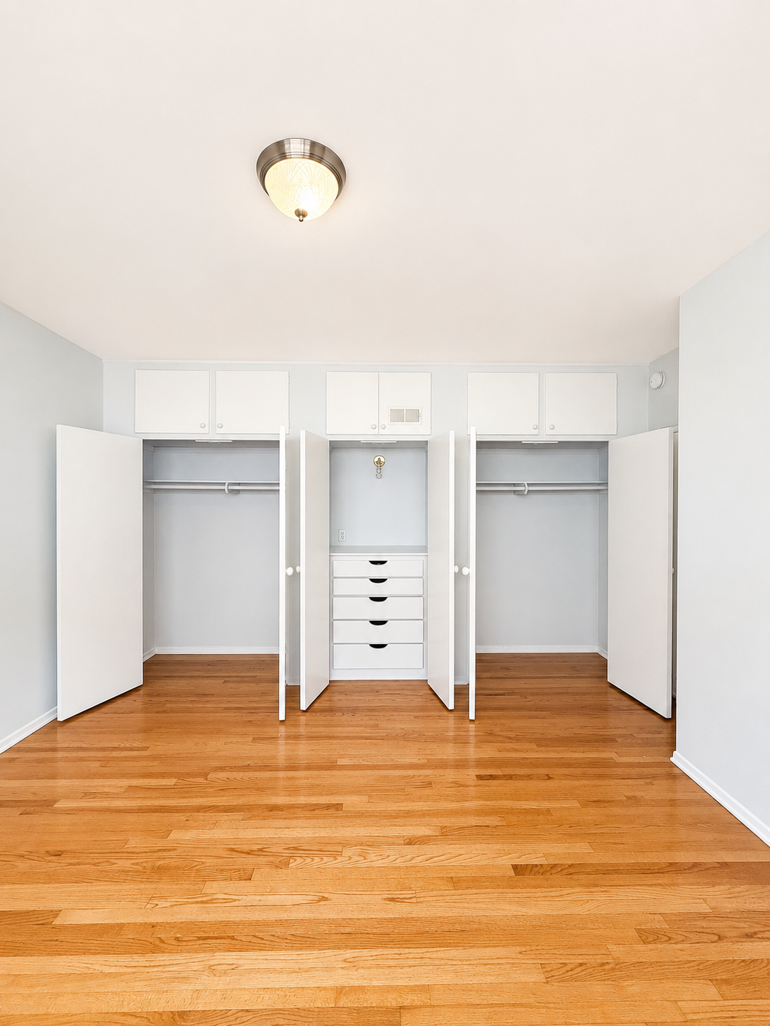 2 bedroom apartment with balcony and pool, pet friendly in 1530 Laurel Ave, Unit 9 Los Angeles, CA 90046 — photo 14