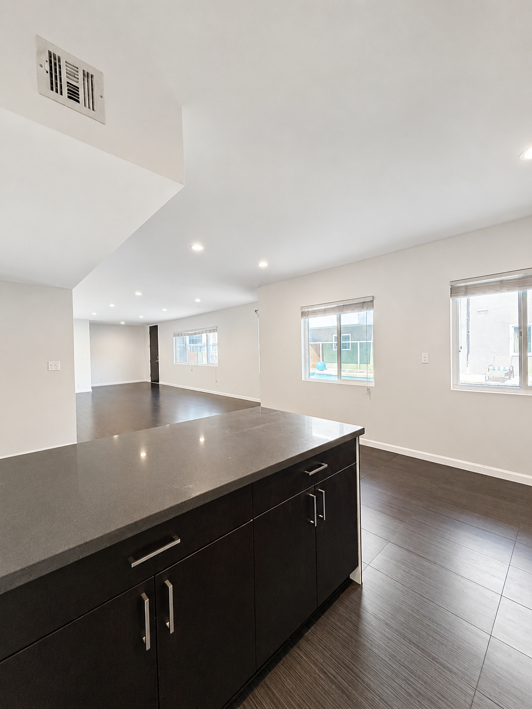 2 bedroom apartment with pool, pet friendly in 7224 Hillside Ave, Unit 9 Los Angeles, CA 90046 β photo 6