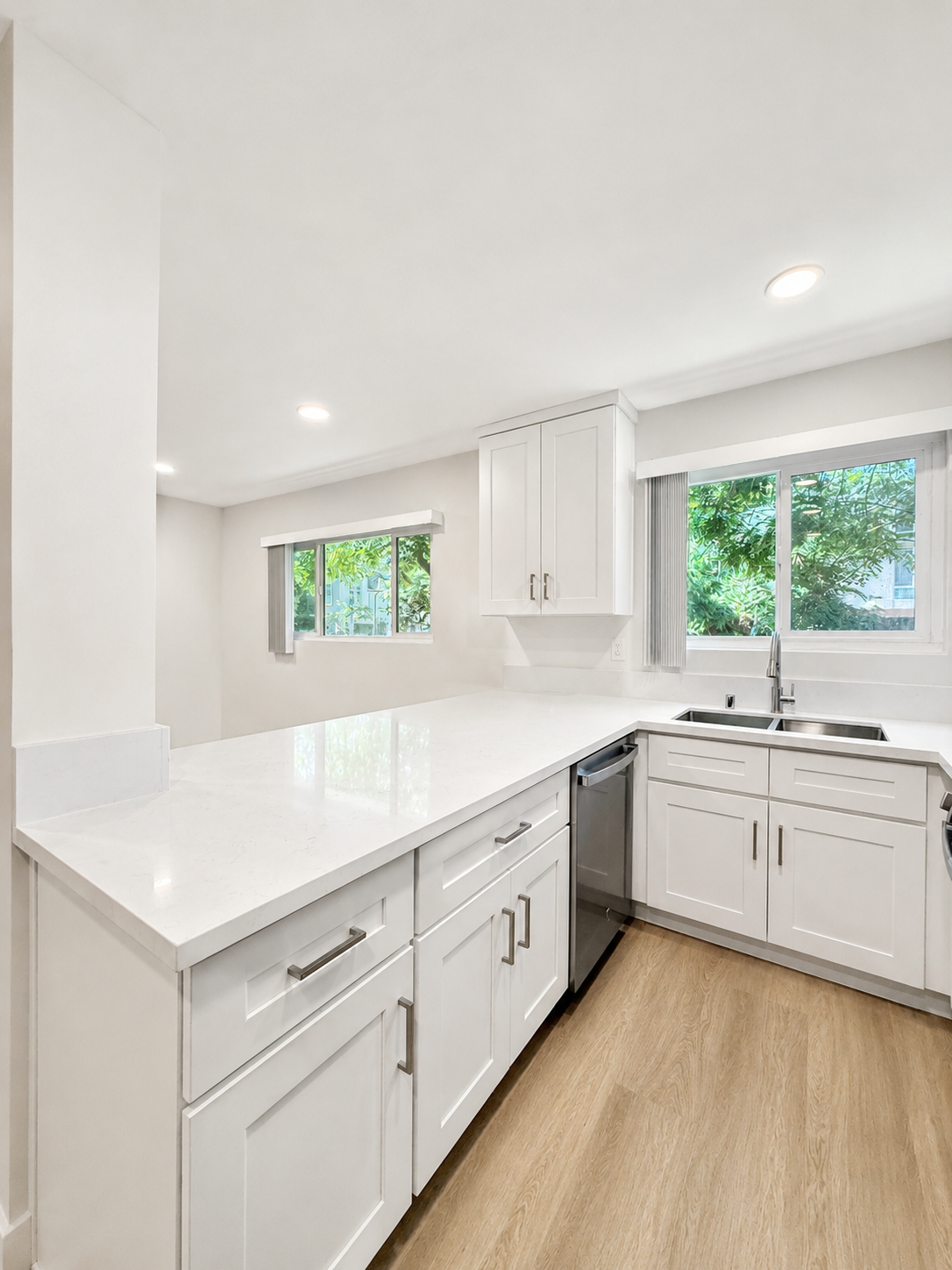1 bedroom apartment, pet friendly in 1120-1130 N Laurel Ave, Unit 2 West Hollywood, CA 90046 — photo 6