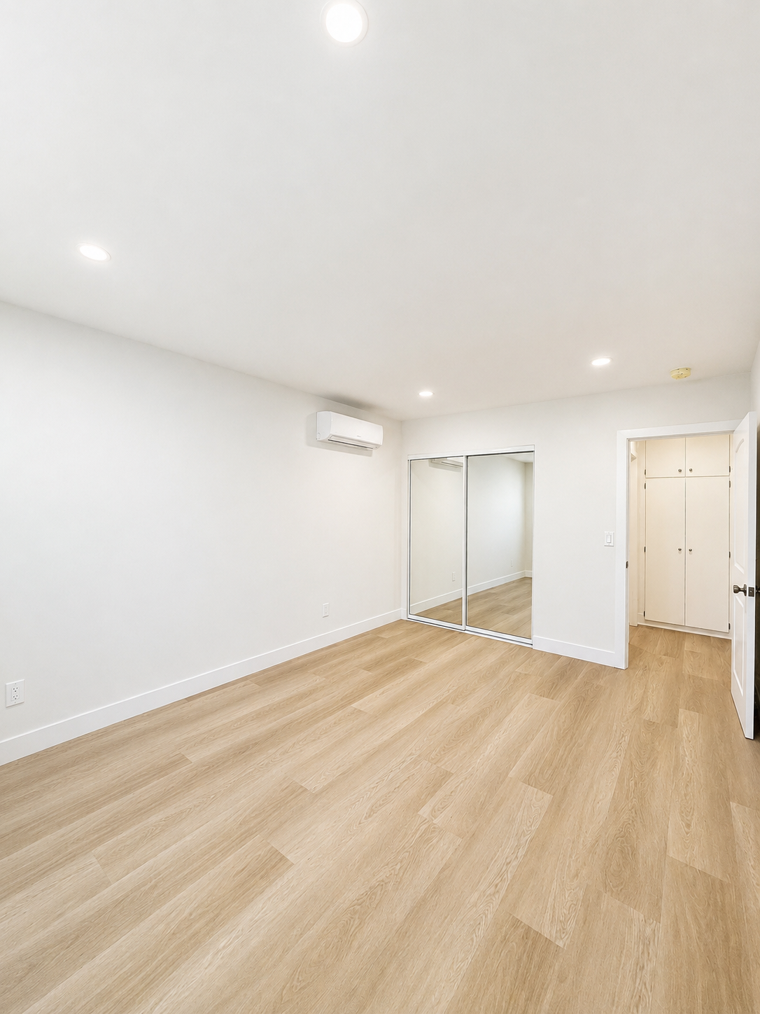 1 bedroom apartment, pet friendly in 1120-1130 N Laurel Ave, Unit 2 West Hollywood, CA 90046 — photo 12
