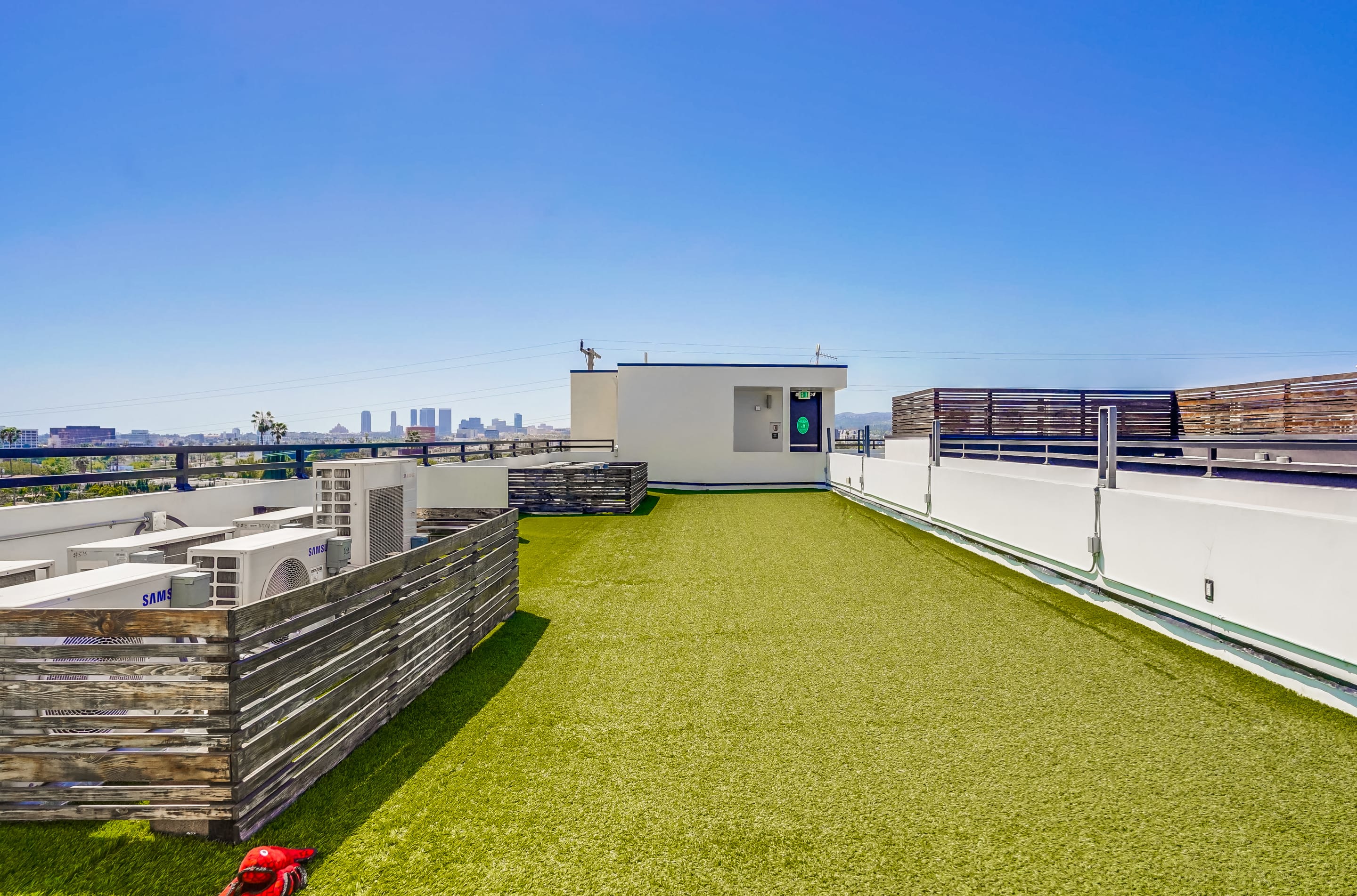 1 bedroom apartment, pet friendly in 105 S Fairfax Ave, Unit 203 Los Angeles, CA 90036 — photo 7