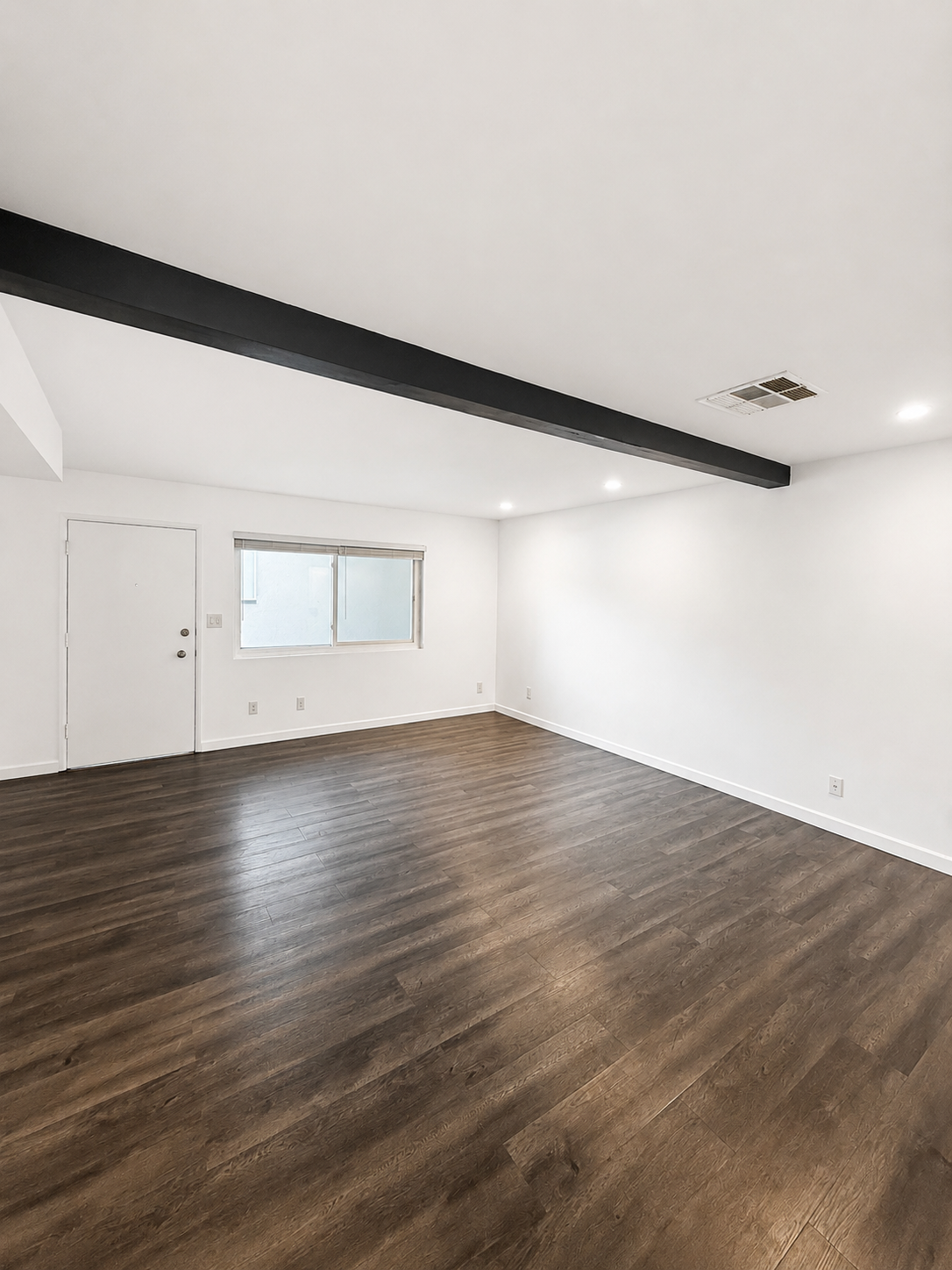 3 bedroom apartment with balcony, pet friendly in 1615 Greenfield Ave, Unit 9 Los Angeles, CA 90025 — photo 2