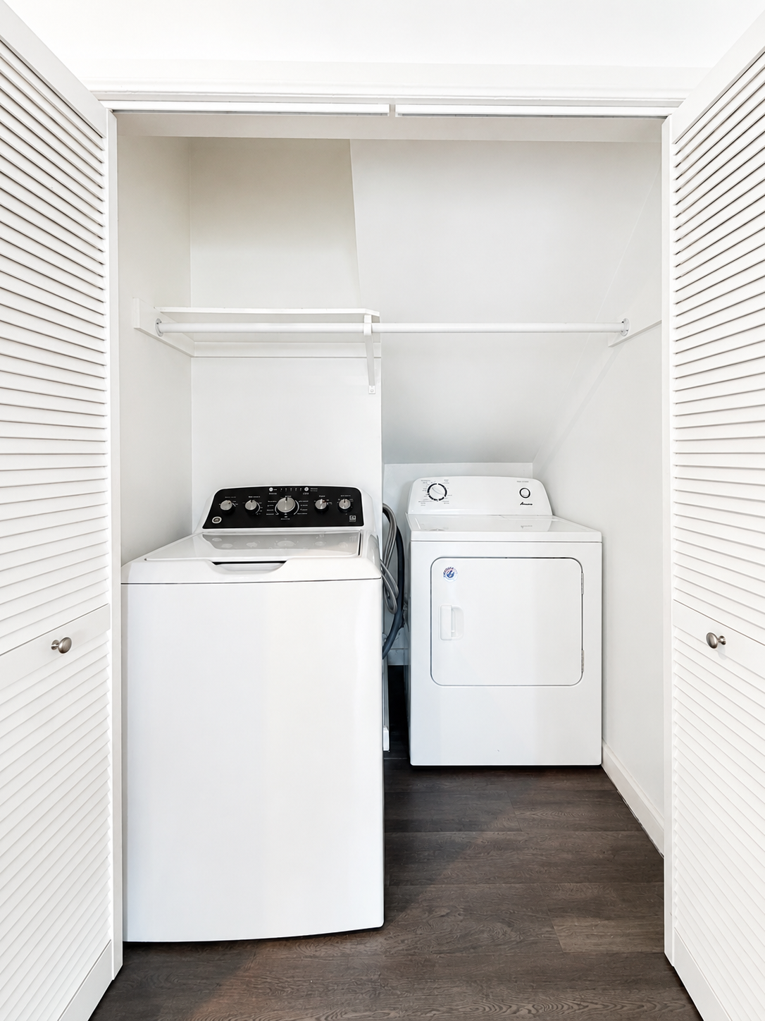 3 bedroom apartment with balcony, pet friendly in 1615 Greenfield Ave, Unit 9 Los Angeles, CA 90025 — photo 10