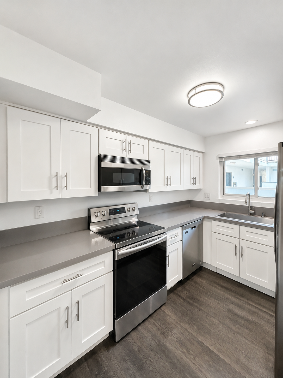 3 bedroom apartment with balcony, pet friendly in 1615 Greenfield Ave, Unit 9 Los Angeles, CA 90025 — photo 5