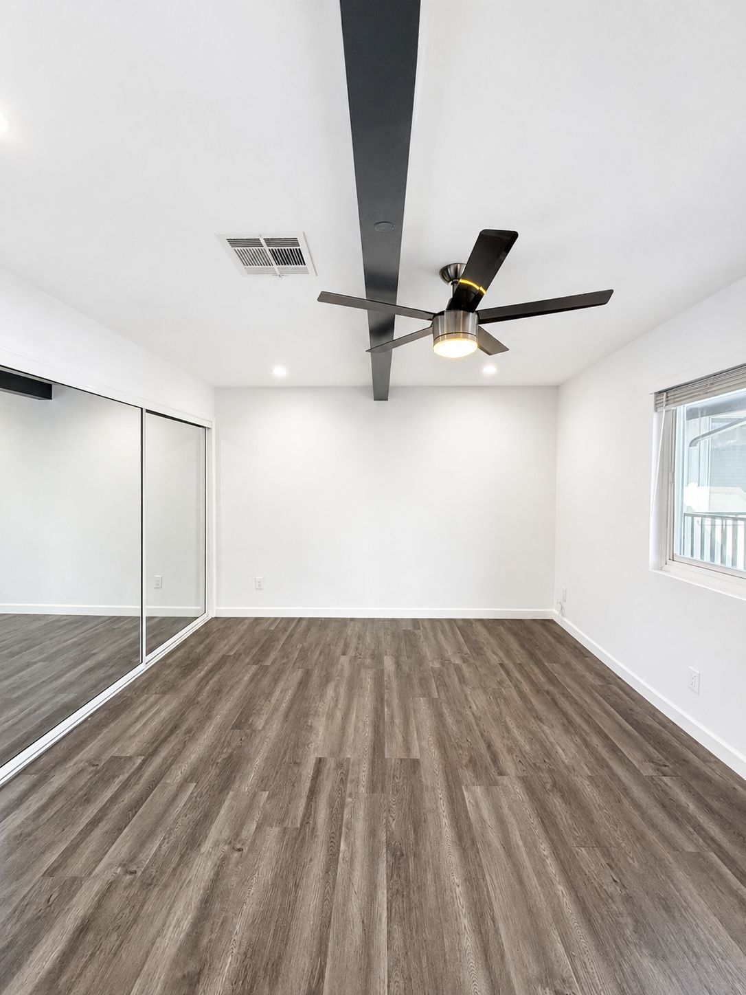 3 bedroom apartment with balcony, pet friendly in 1615 Greenfield Ave, Unit 9 Los Angeles, CA 90025 — photo 4