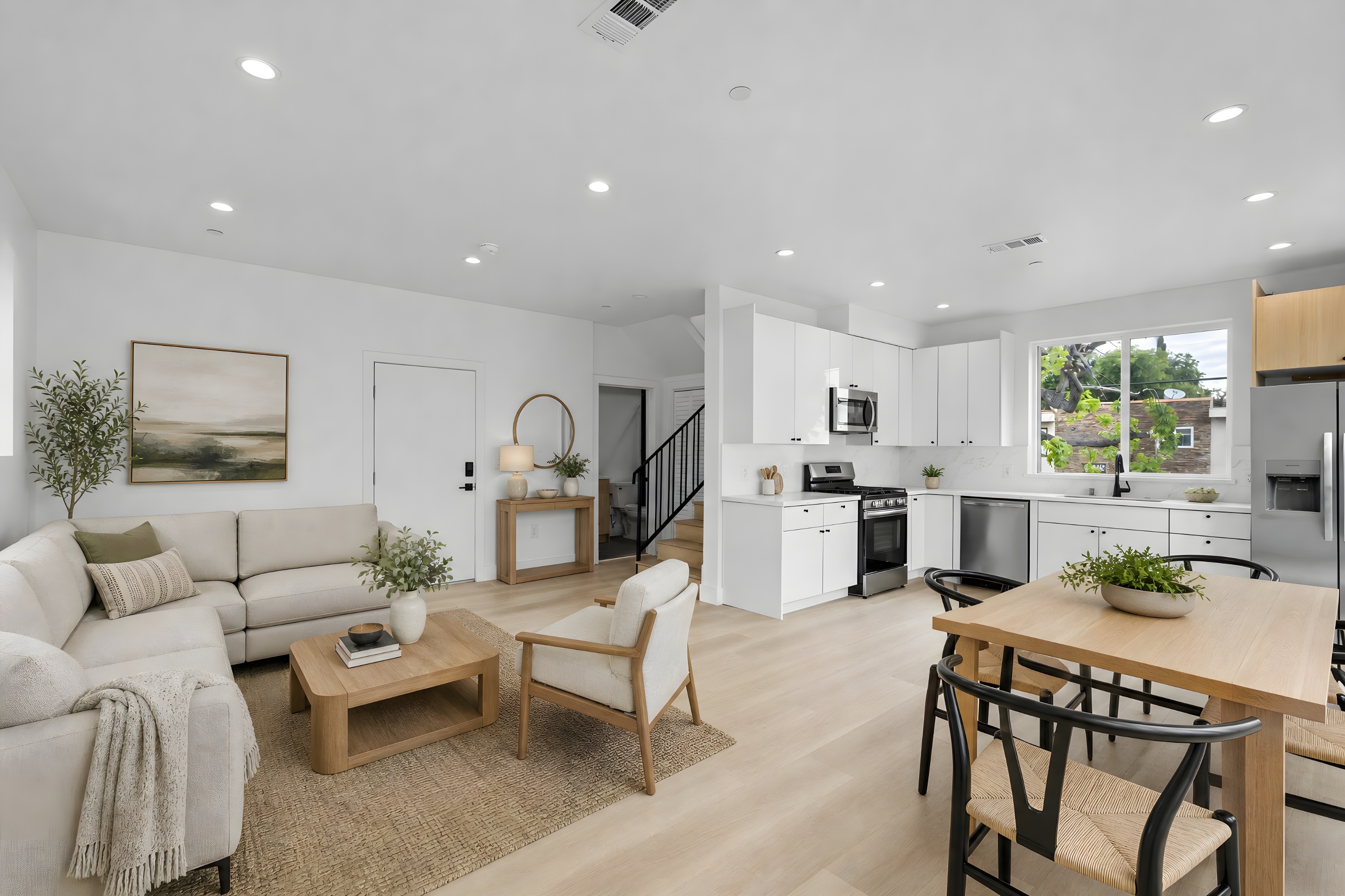 3 bedroom apartment with balcony, pet friendly in 10744 Hortense St, Unit 1/2 Los Angeles, CA 91602 β photo 4