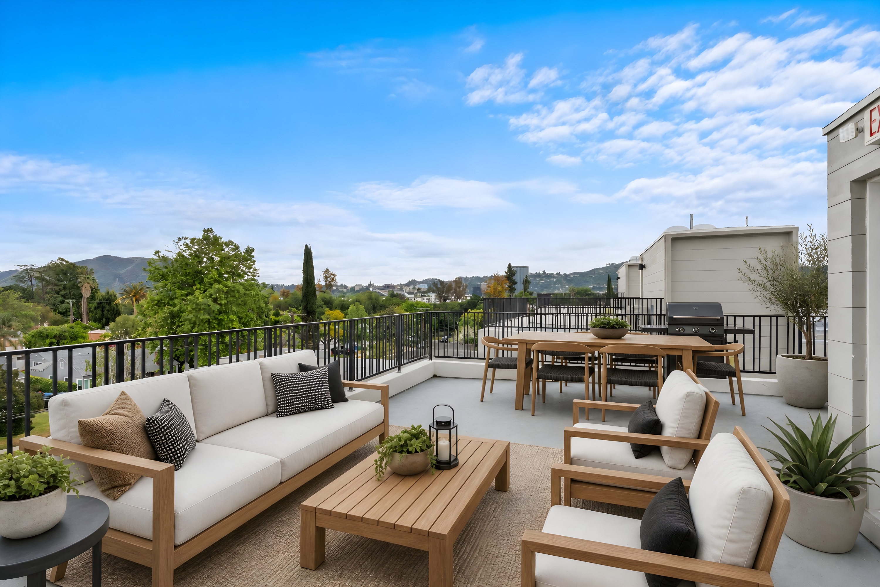 3 bedroom apartment with balcony, pet friendly in 10744 Hortense St, Unit 1/2 Los Angeles, CA 91602 β photo 12