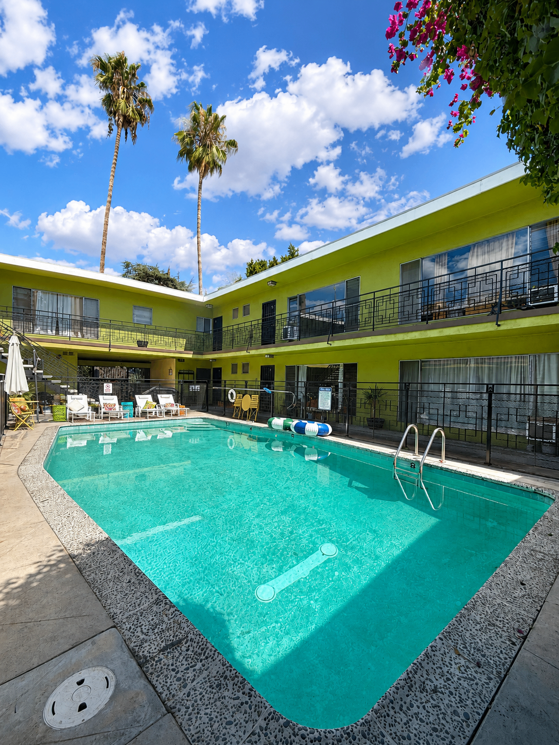 2 bedroom apartment with pool, pet friendly in 1845 Canyon Dr, Unit 11 Los Angeles, CA 90028 — photo 15