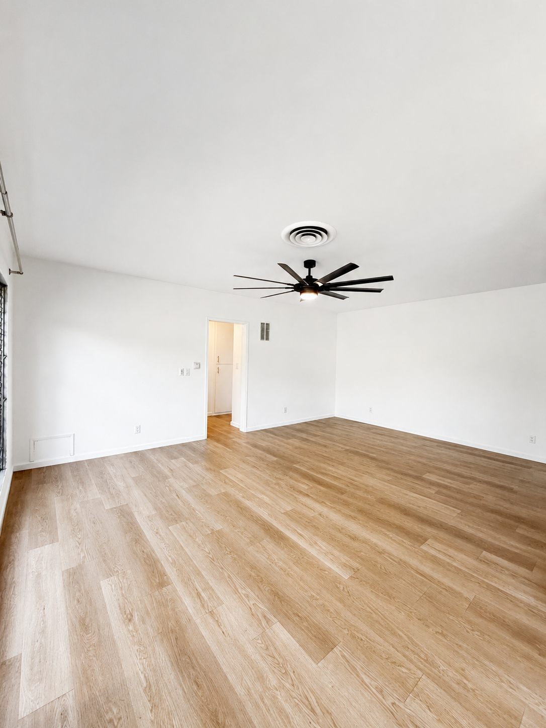 2 bedroom apartment with pool, pet friendly in 1845 Canyon Dr, Unit 11 Los Angeles, CA 90028 — photo 12