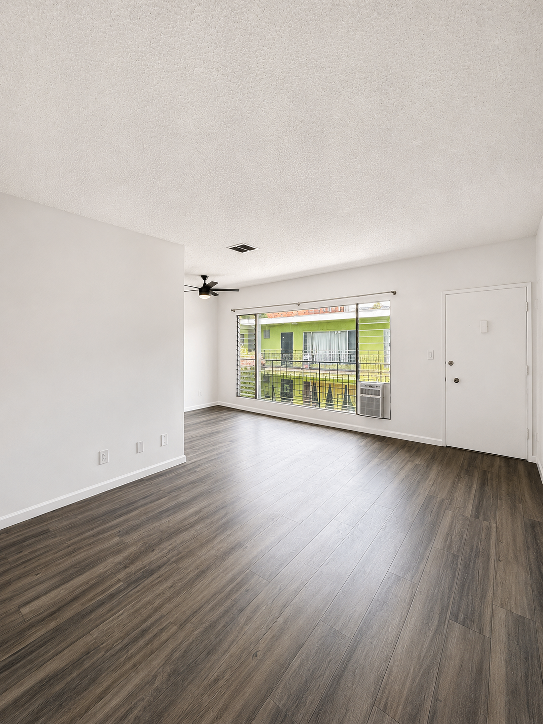 2 bedroom apartment with pool, pet friendly in 1845 Canyon Dr, Unit 12 Los Angeles, CA 90028 — photo 2