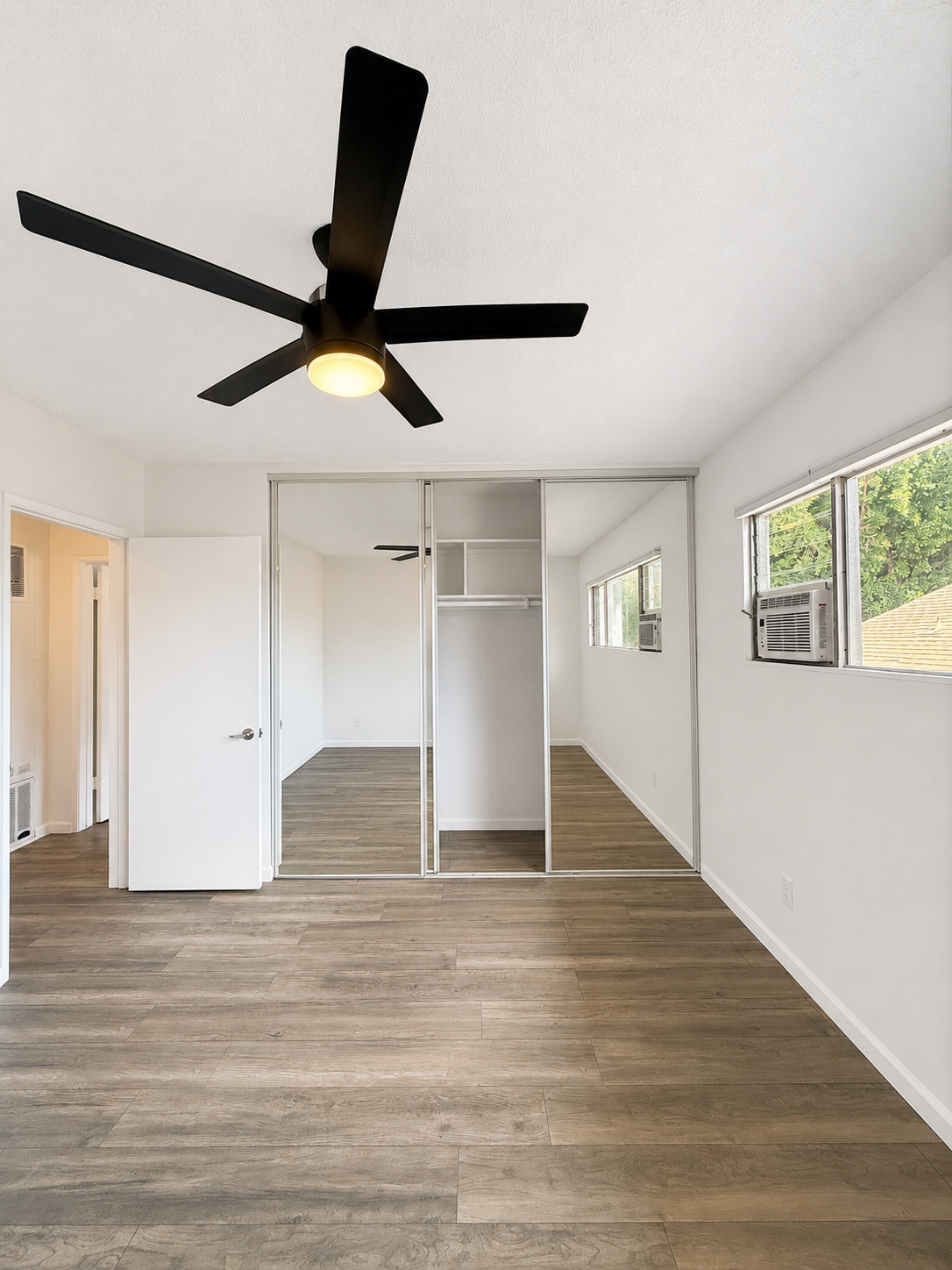 2 bedroom apartment with pool, pet friendly in 1845 Canyon Dr, Unit 12 Los Angeles, CA 90028 — photo 12
