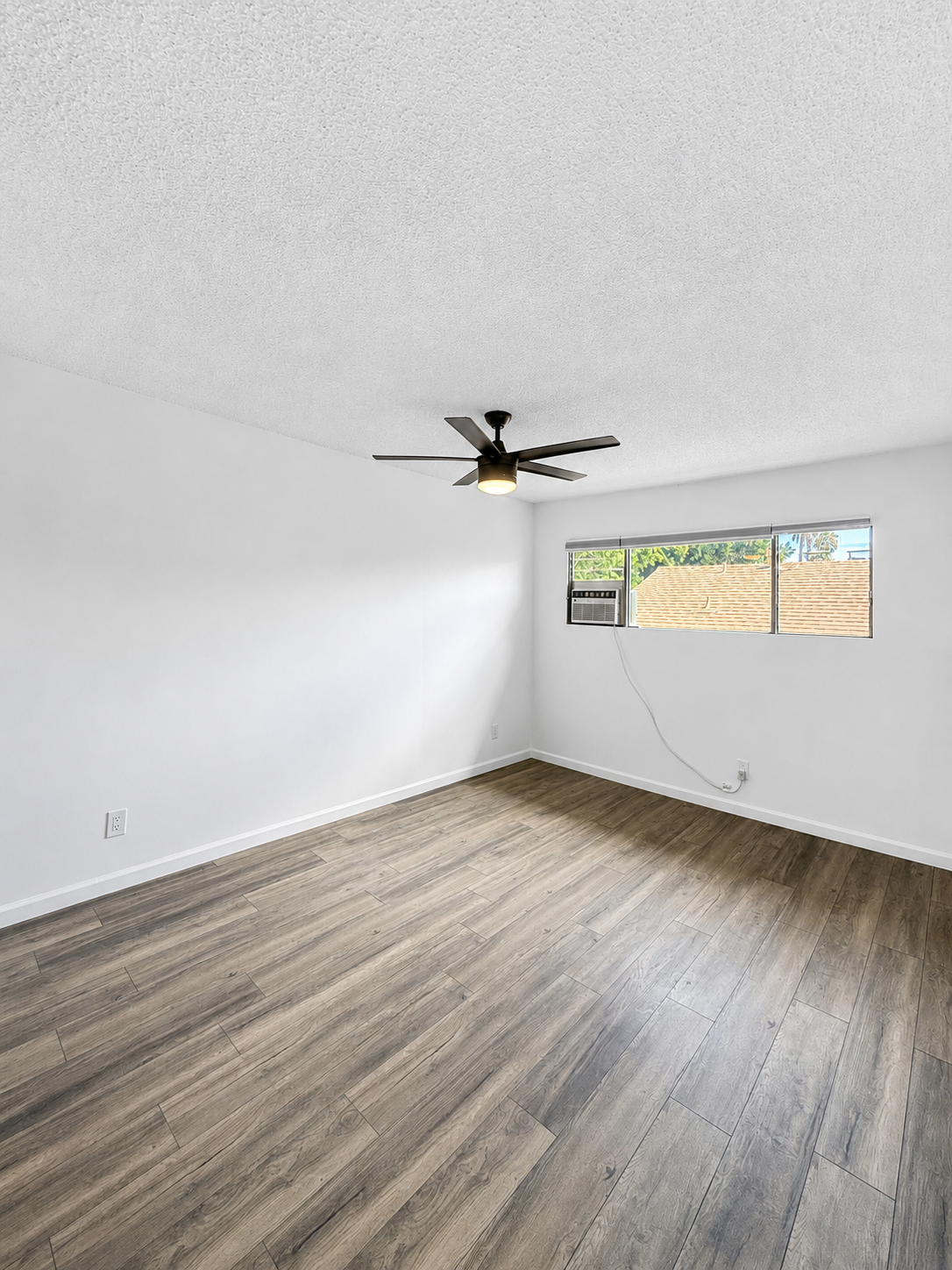 2 bedroom apartment with pool, pet friendly in 1845 Canyon Dr, Unit 12 Los Angeles, CA 90028 — photo 13