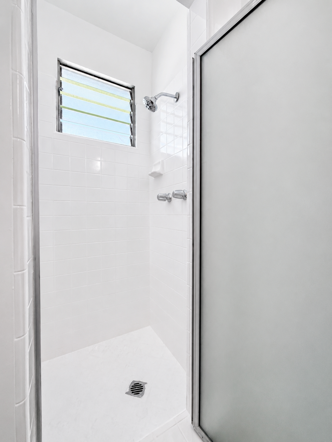 2 bedroom apartment with pool, pet friendly in 1845 Canyon Dr, Unit 12 Los Angeles, CA 90028 — photo 9