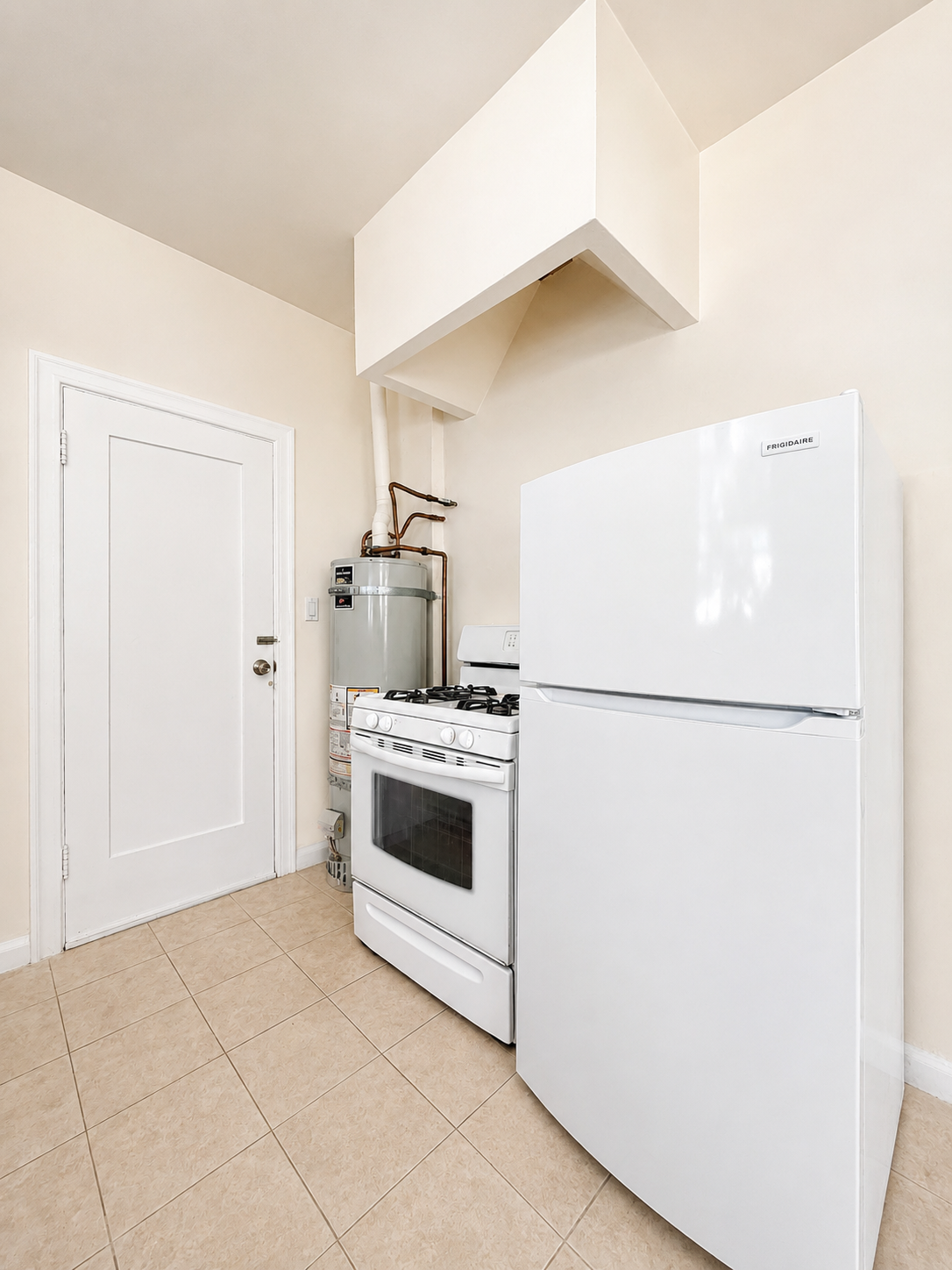 apartment, pet friendly in 832 Edinburgh Ave, Unit 8 Los Angeles, CA 90046 — photo 4
