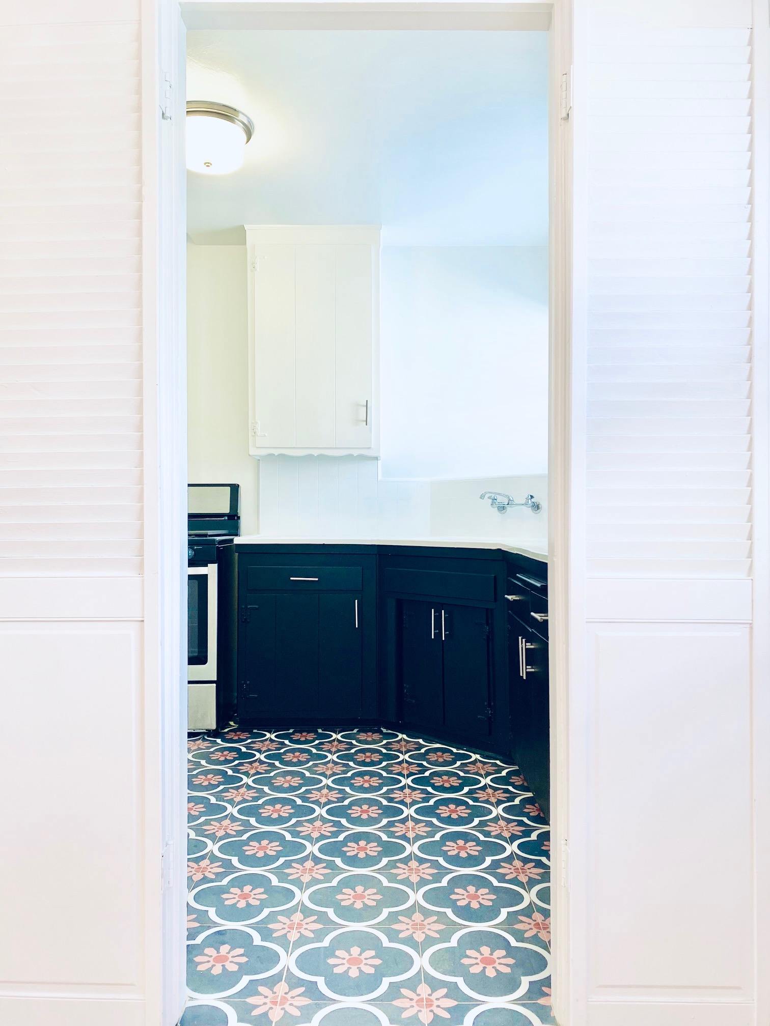 1 bedroom apartment, pet friendly in 13515 Moorpark St, Unit 5 Los Angeles, CA 91423 — photo 10