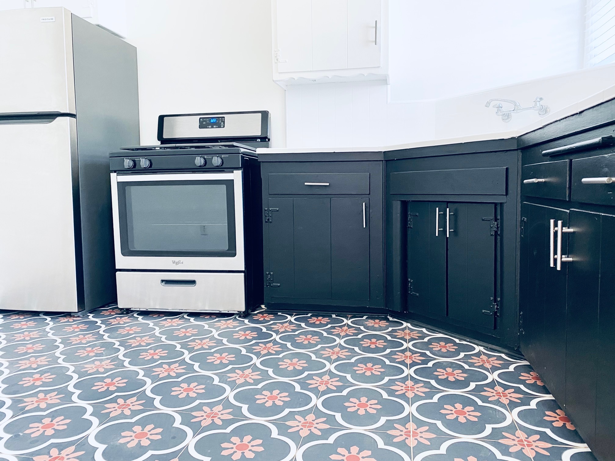 1 bedroom apartment, pet friendly in 13515 Moorpark St, Unit 5 Los Angeles, CA 91423 — photo 6