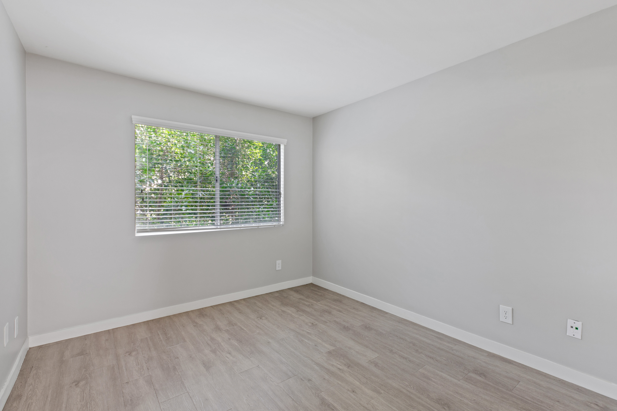 2 bedroom apartment with balcony, pet friendly in 810 Crenshaw Blvd, Unit 17 Los Angeles, CA 90005 — photo 14