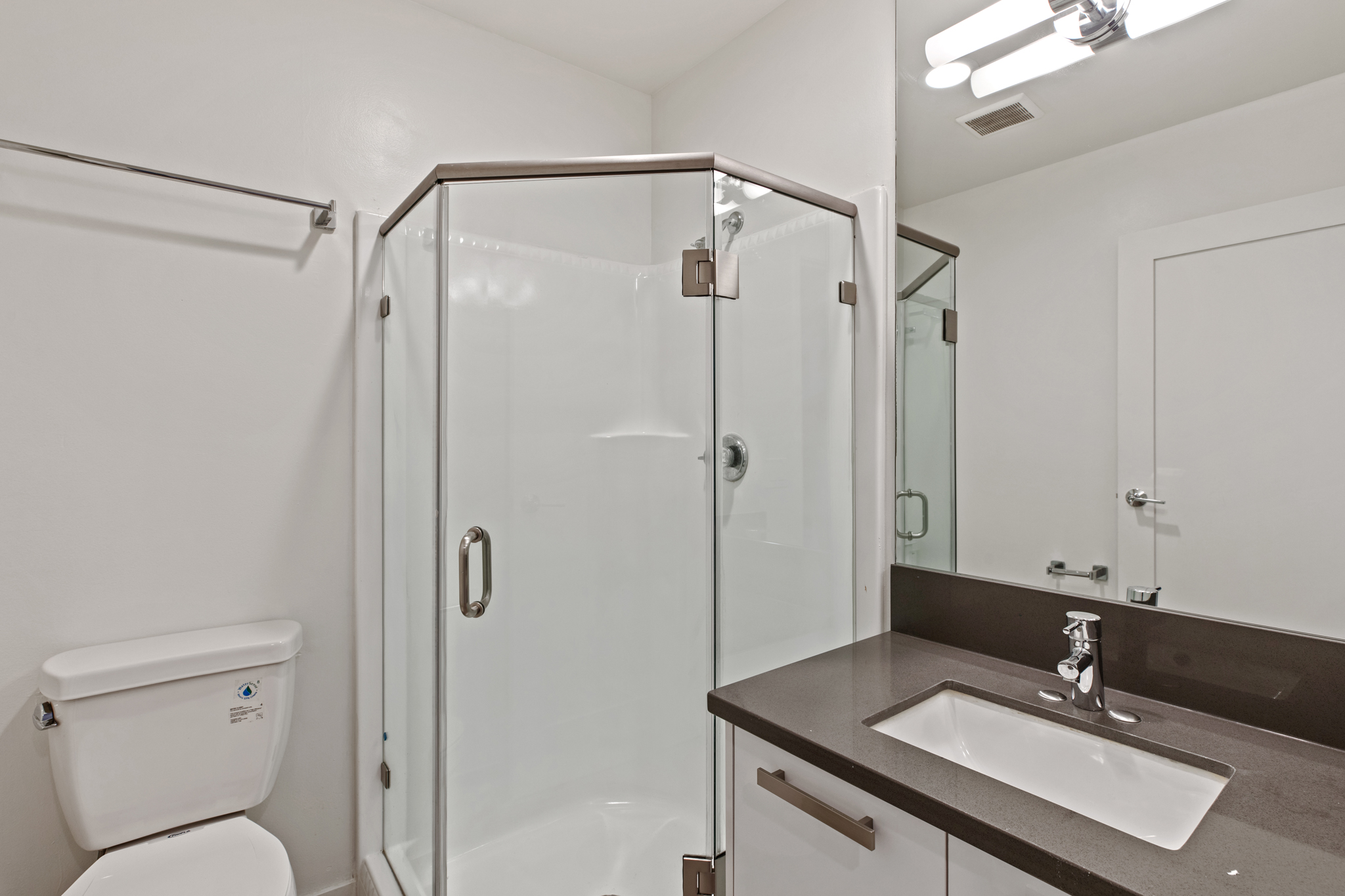 2 bedroom apartment with balcony, pet friendly in 810 Crenshaw Blvd, Unit 17 Los Angeles, CA 90005 — photo 9