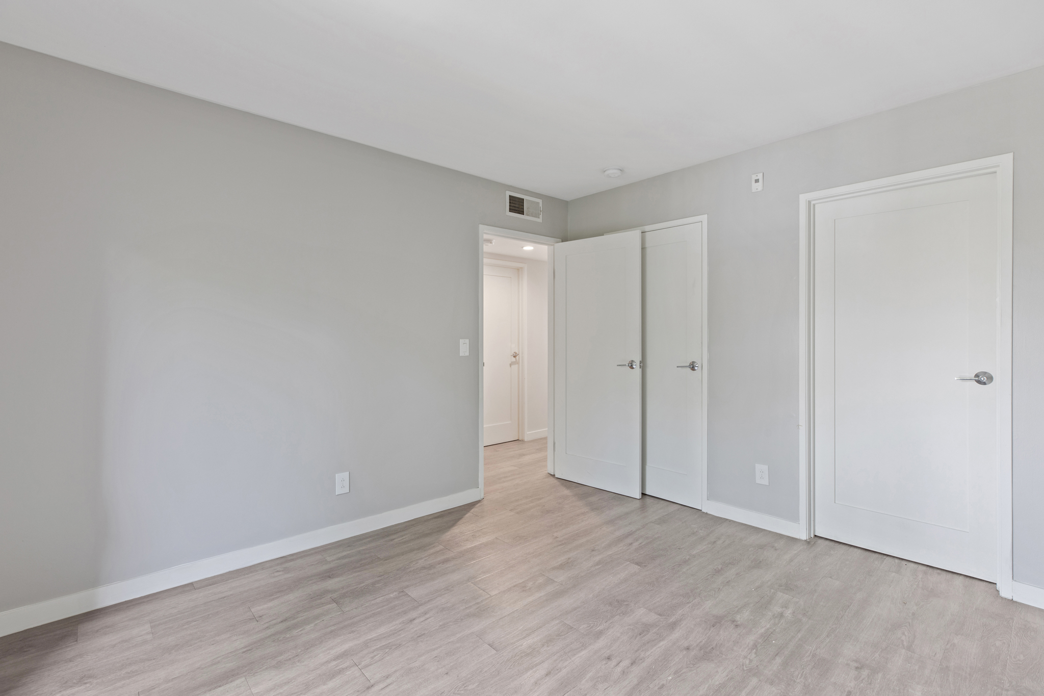 2 bedroom apartment with balcony, pet friendly in 810 Crenshaw Blvd, Unit 17 Los Angeles, CA 90005 — photo 16