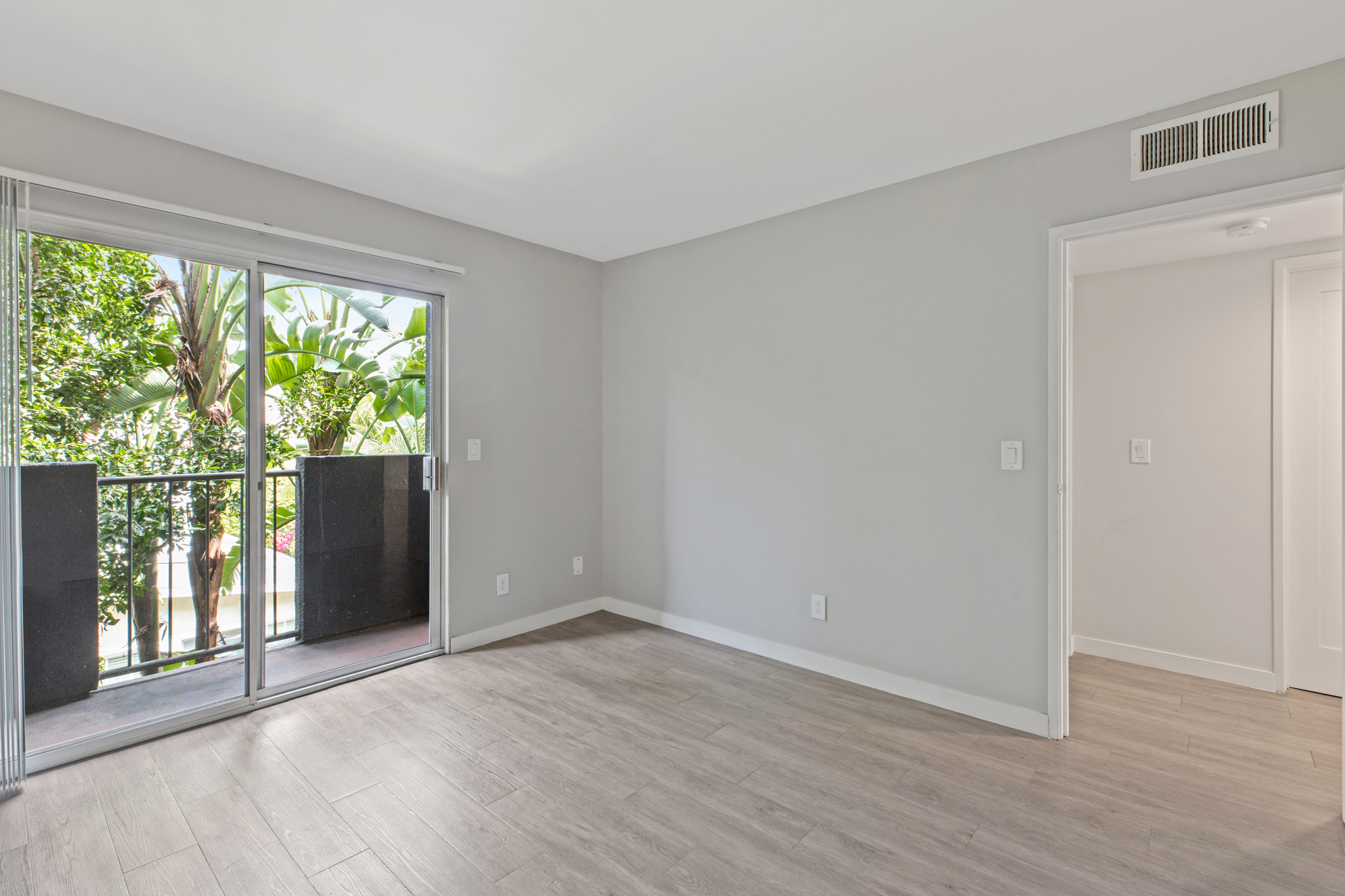 2 bedroom apartment with balcony, pet friendly in 810 Crenshaw Blvd, Unit 17 Los Angeles, CA 90005 — photo 18