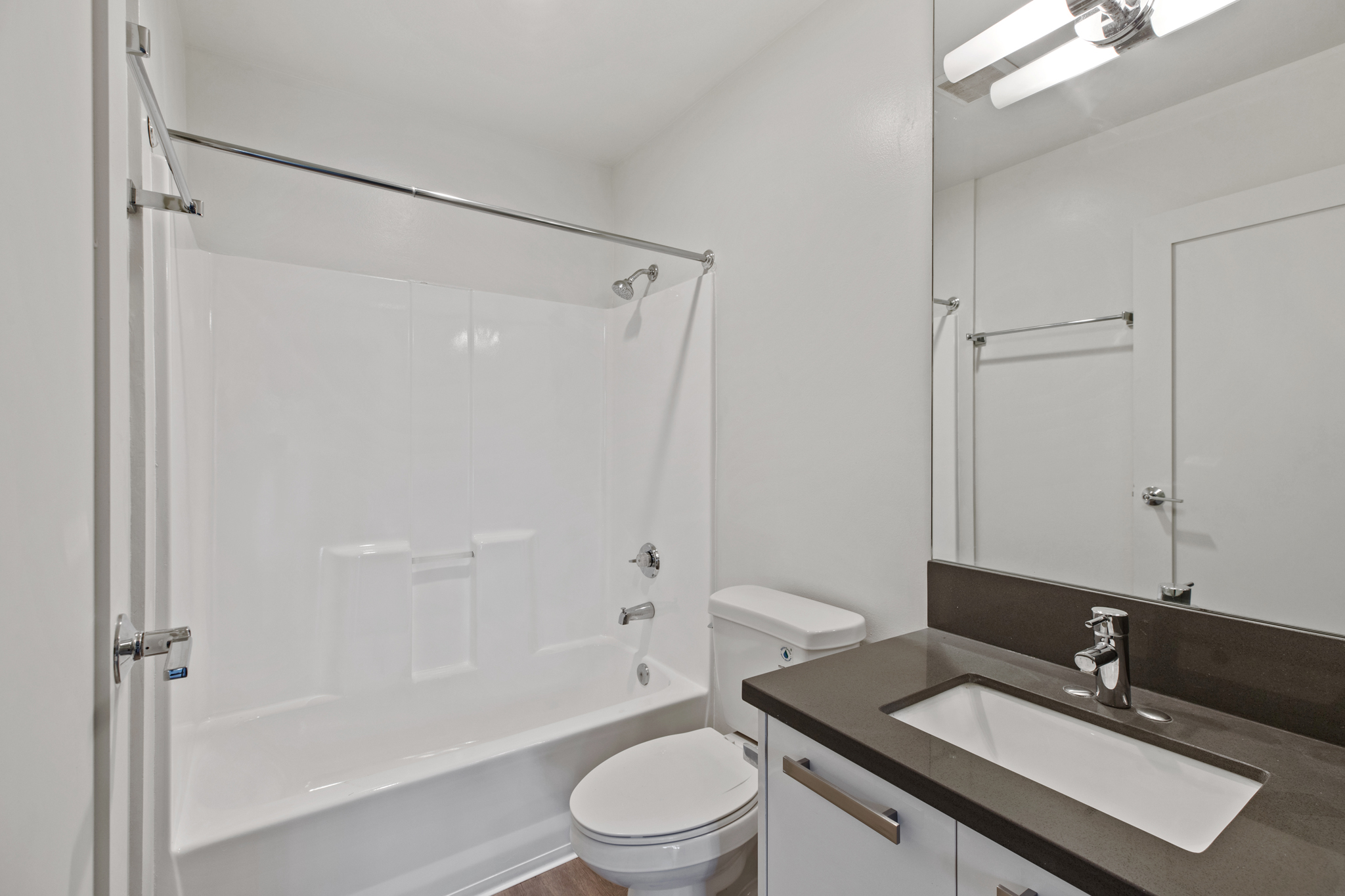 2 bedroom apartment with balcony, pet friendly in 810 Crenshaw Blvd, Unit 17 Los Angeles, CA 90005 — photo 10