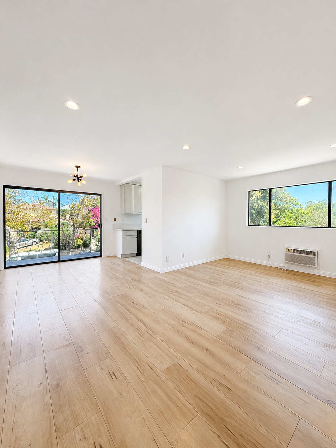 2 bedroom apartment with balcony, pet friendly in 1217 S Ogden Dr, Unit 5 Los Angeles, CA 90019 — photo 9