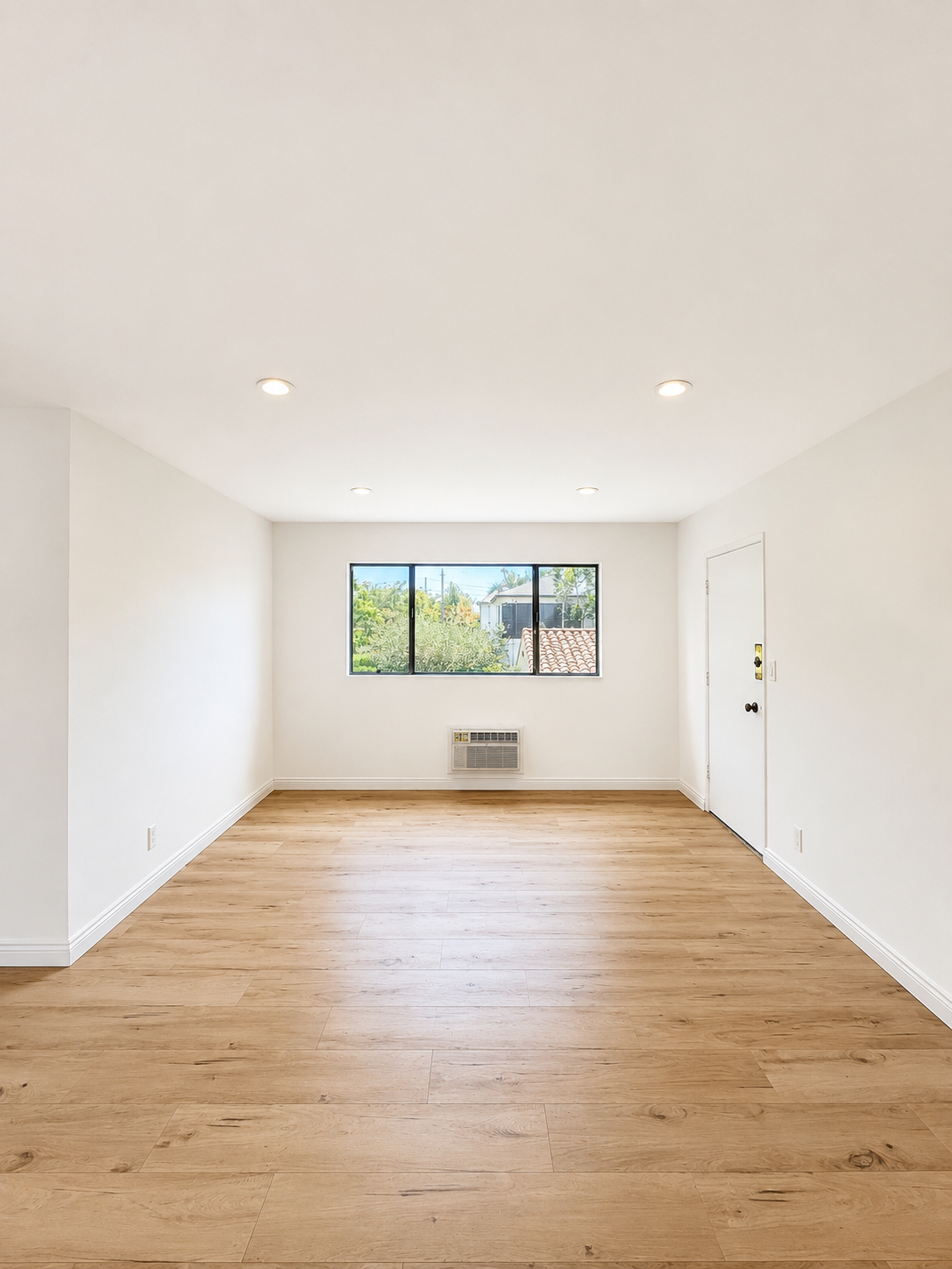 2 bedroom apartment with balcony, pet friendly in 1217 S Ogden Dr, Unit 5 Los Angeles, CA 90019 — photo 10