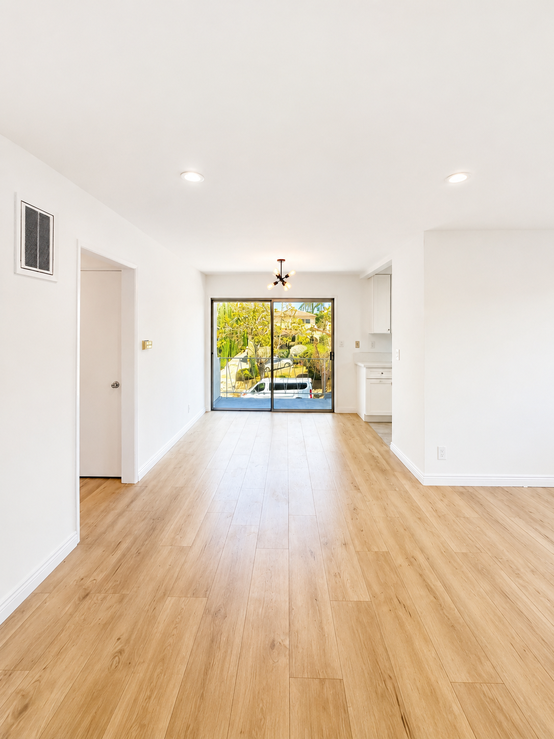 2 bedroom apartment with balcony, pet friendly in 1217 S Ogden Dr, Unit 5 Los Angeles, CA 90019 — photo 11