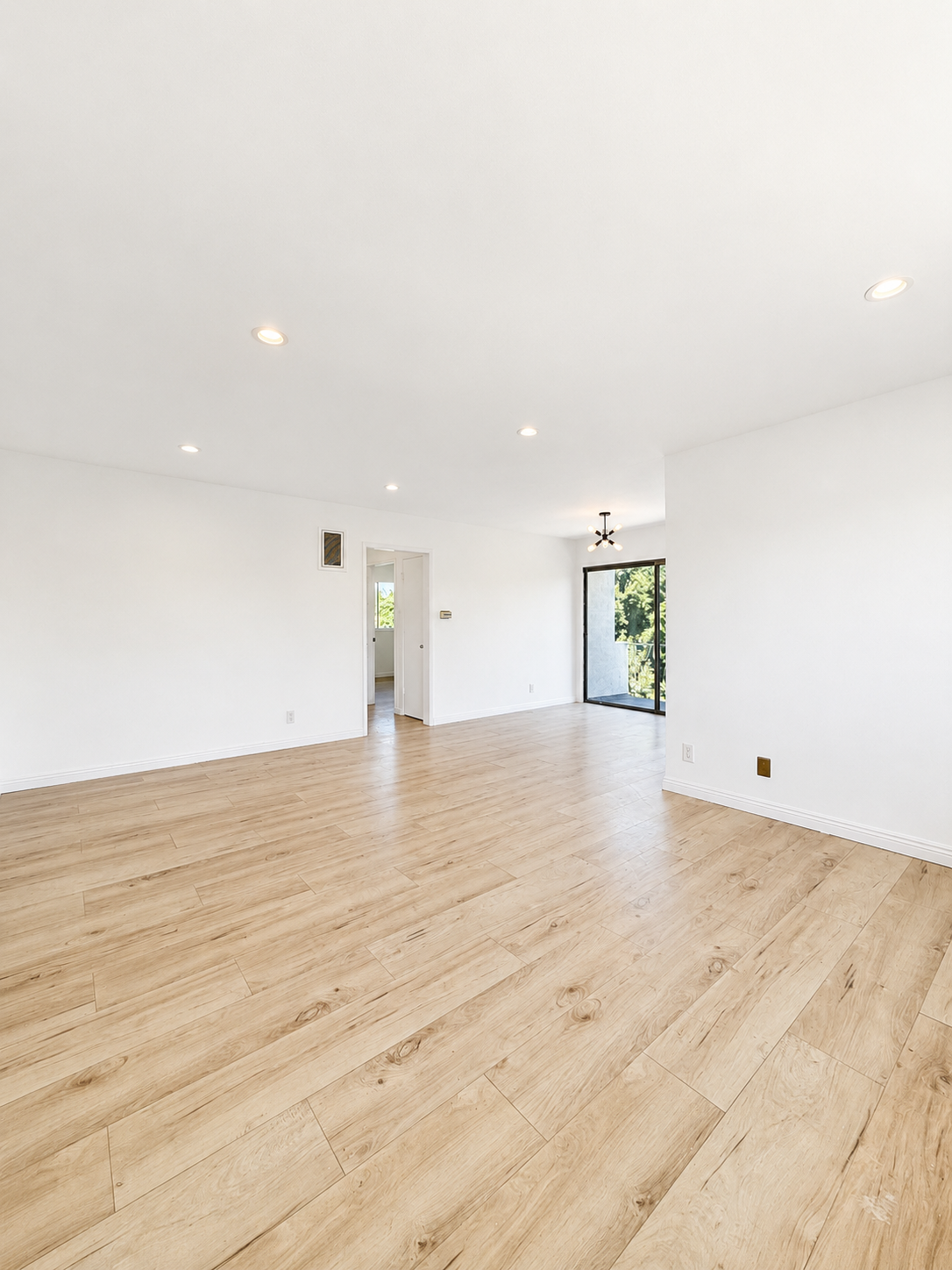 2 bedroom apartment with balcony, pet friendly in 1217 S Ogden Dr, Unit 5 Los Angeles, CA 90019 — photo 2