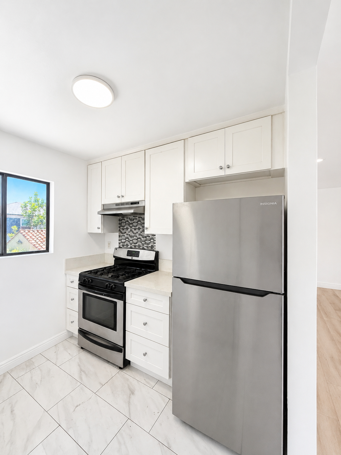 2 bedroom apartment with balcony, pet friendly in 1217 S Ogden Dr, Unit 5 Los Angeles, CA 90019 — photo 5