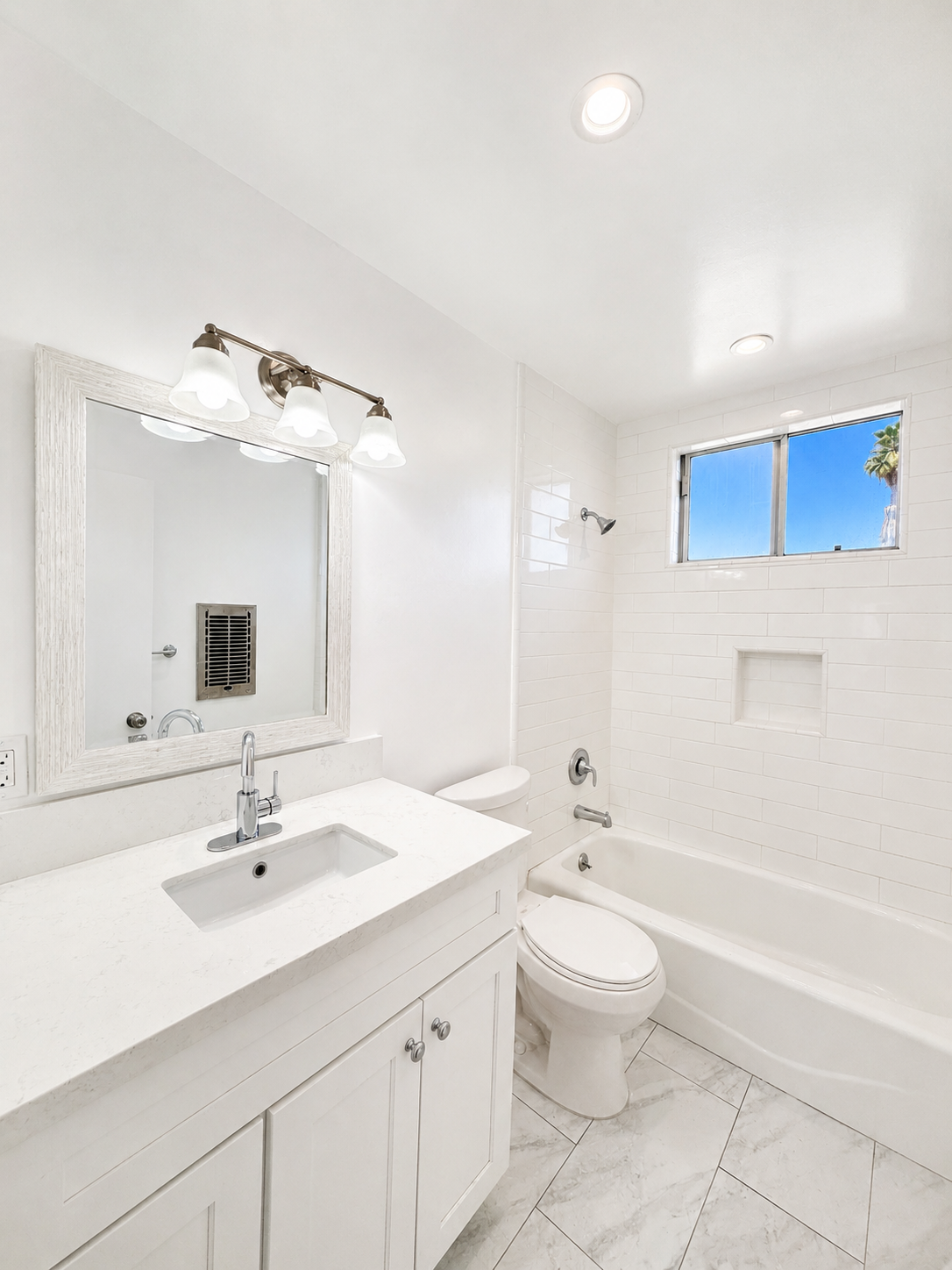2 bedroom apartment with balcony, pet friendly in 1217 S Ogden Dr, Unit 5 Los Angeles, CA 90019 — photo 7