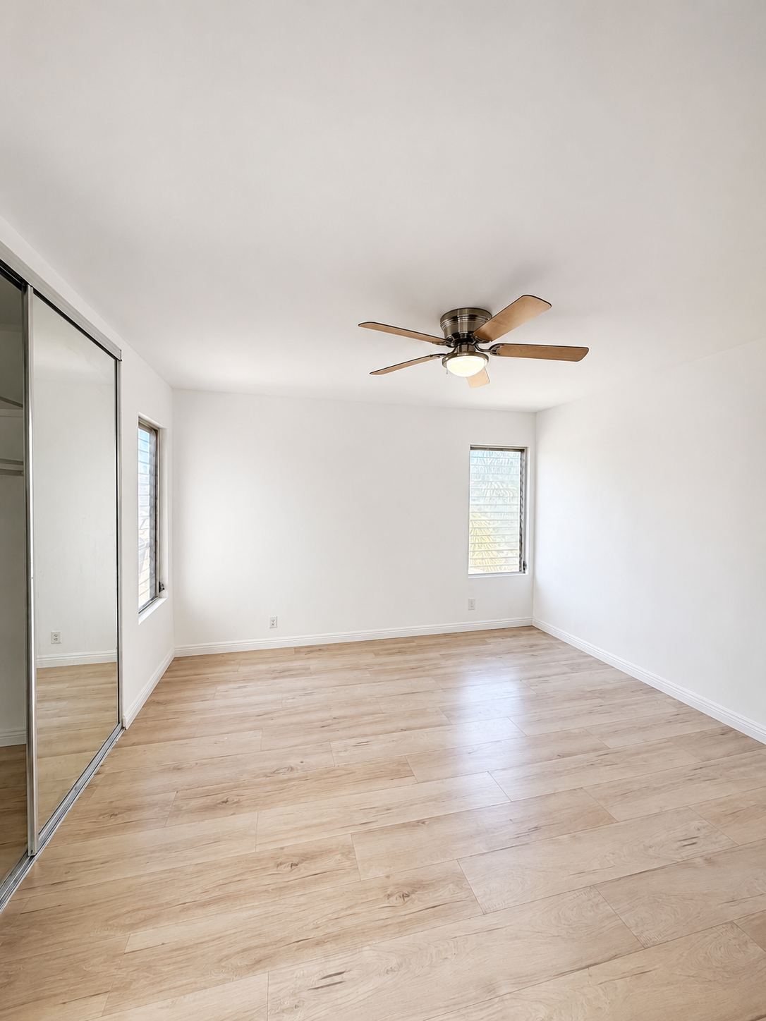 2 bedroom apartment with balcony, pet friendly in 1217 S Ogden Dr, Unit 5 Los Angeles, CA 90019 — photo 4