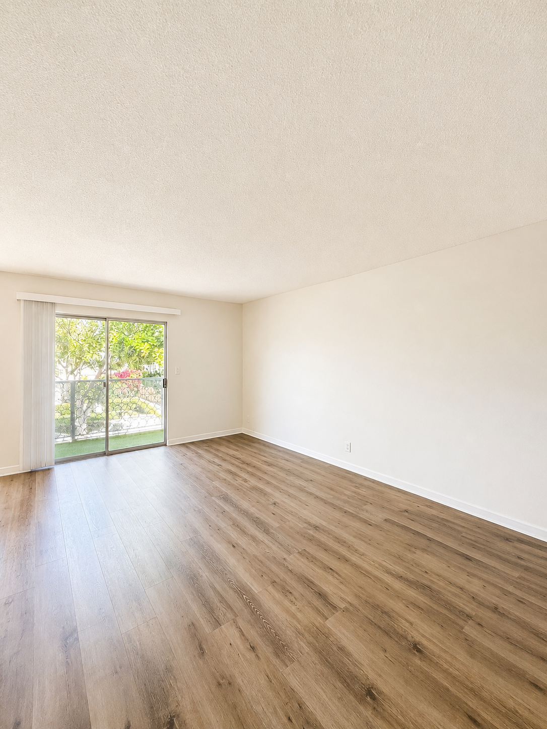 1 bedroom apartment with balcony, pet friendly in 1027 N Ogden Dr, Unit 6 West Hollywood, CA 90046 — photo 9