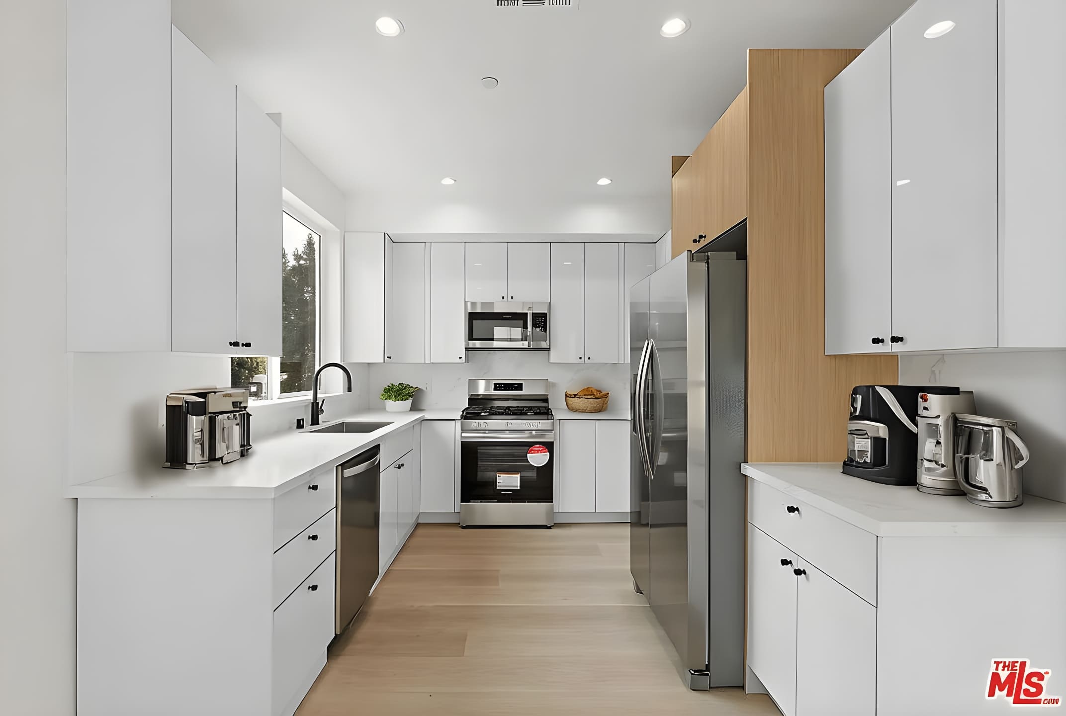 3 bedroom apartment with balcony, pet friendly in 10746 Hortense St, Unit A Los Angeles, CA 91602 โ photo 6