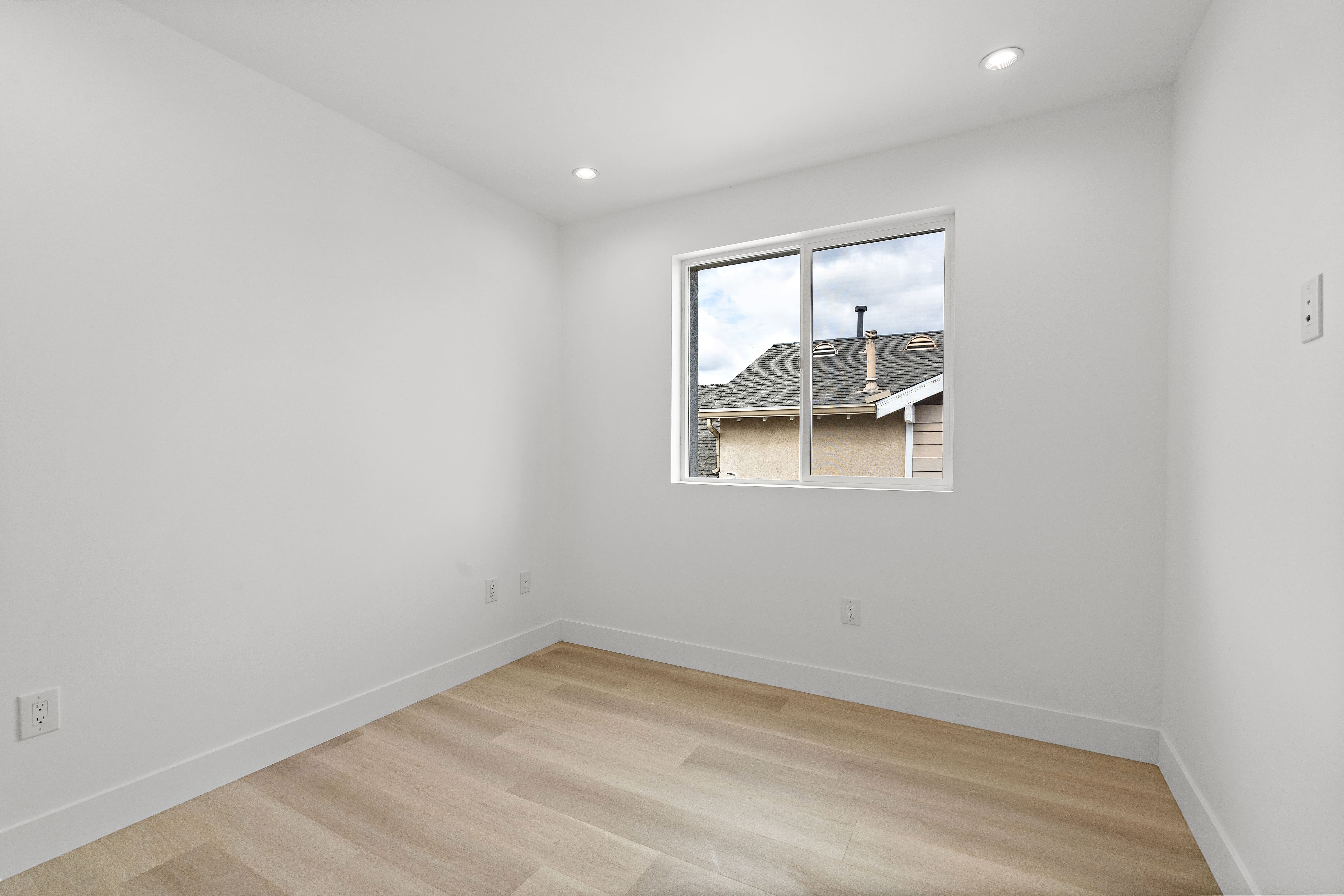 3 bedroom apartment with balcony, pet friendly in 10746 Hortense St, Unit A Los Angeles, CA 91602 โ photo 13