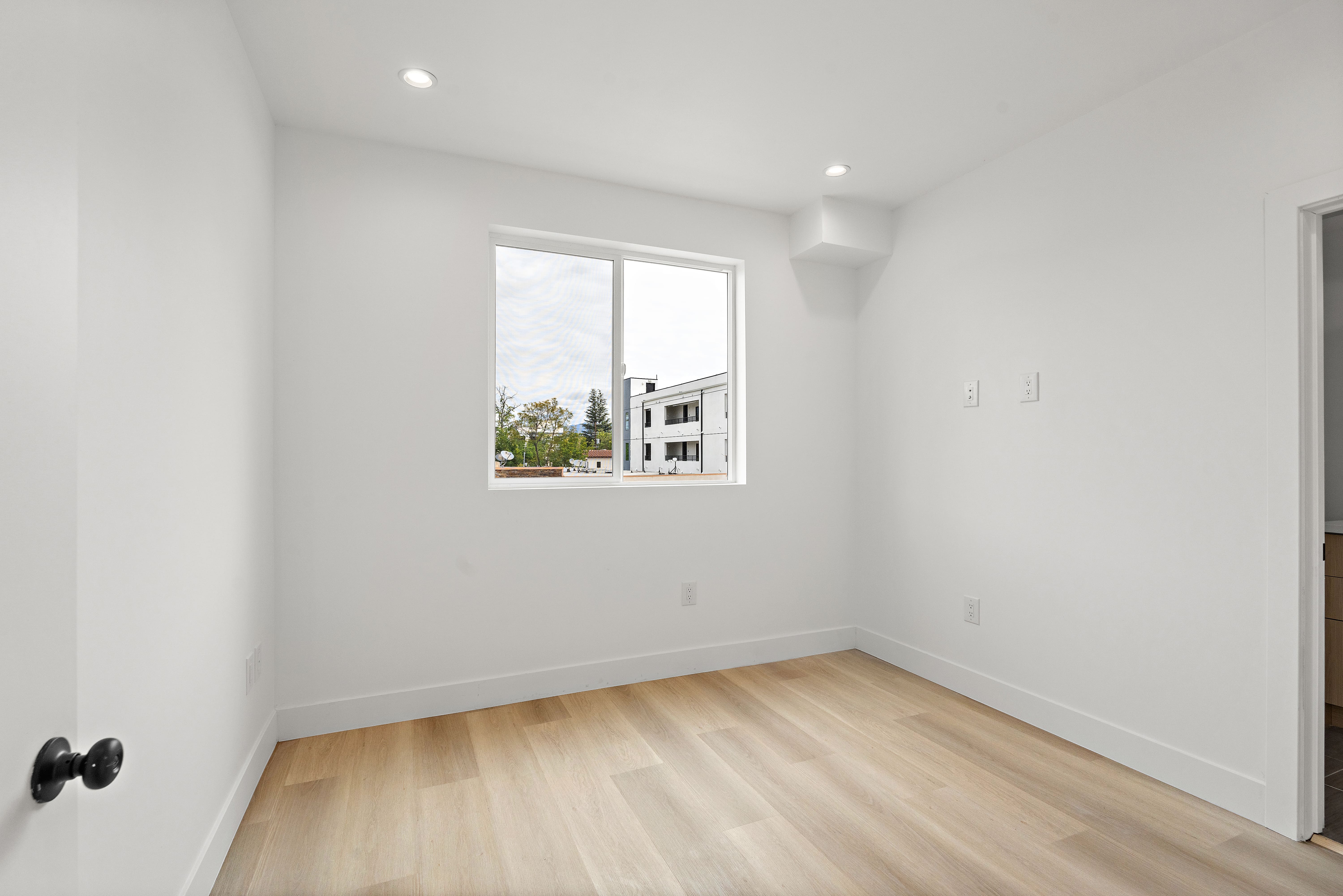 3 bedroom apartment with balcony, pet friendly in 10746 Hortense St, Unit A Los Angeles, CA 91602 โ photo 15