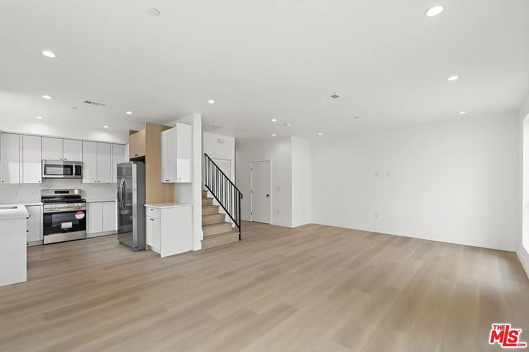 3 bedroom apartment with balcony, pet friendly in 10746 Hortense St, Unit A Los Angeles, CA 91602 โ photo 2