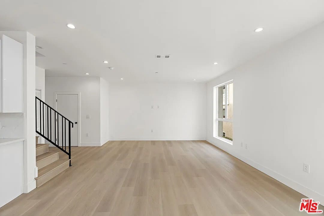 3 bedroom apartment with balcony, pet friendly in 10746 Hortense St, Unit A Los Angeles, CA 91602 โ photo 16