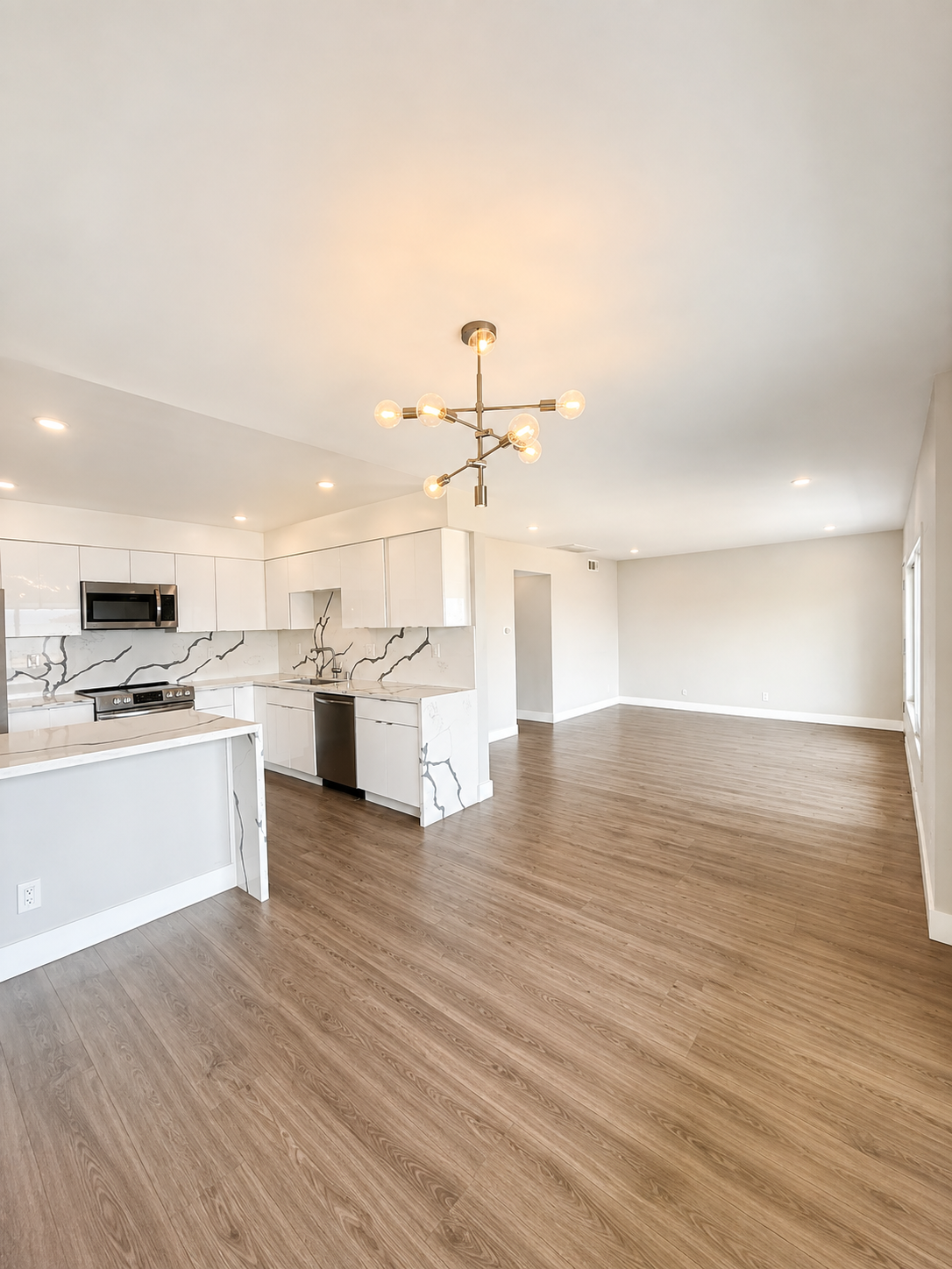 2 bedroom apartment, pet friendly in 925 N San Vicente Blvd, Unit 3B West Hollywood, CA 90069 — photo 2